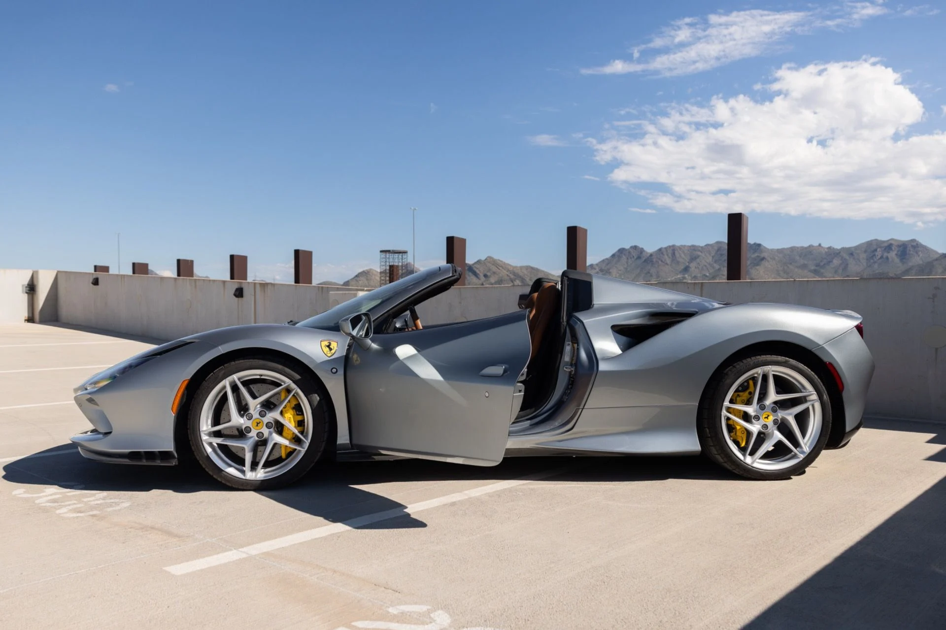 mph011_3222468644_Used_2021_Ferrari_F8_Spider_1791592255_5a5e45a9cc