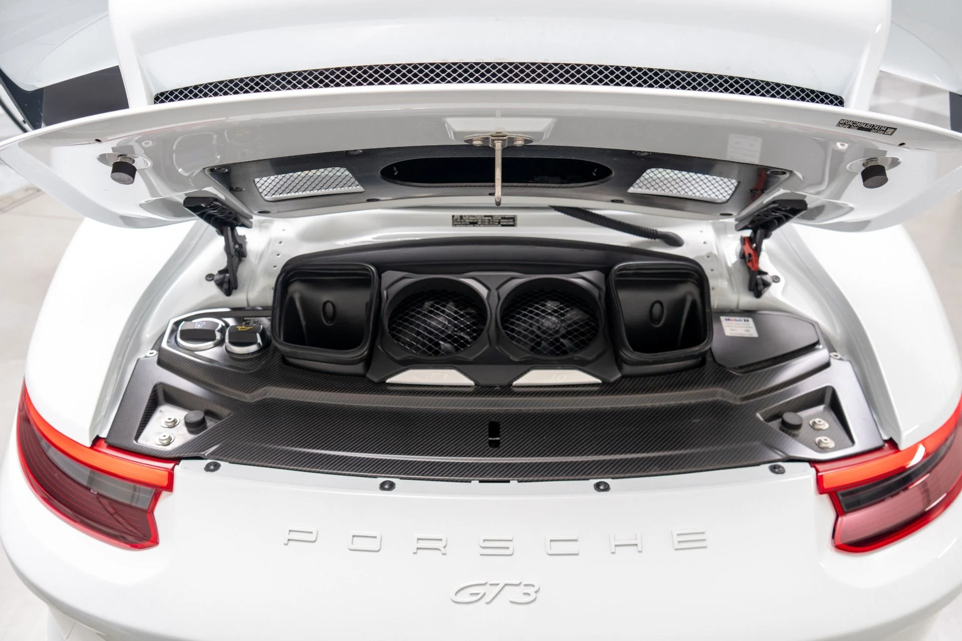 mph011_3227074746_Used_2018_Porsche_911_GT_3_Carbon_Ceramic_Brakes_1781905829_6183d00f3f