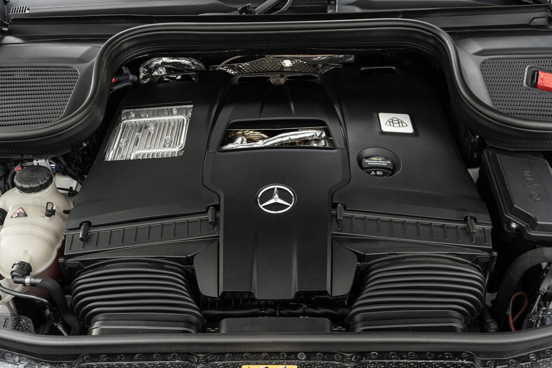 mph011_3228722654_Used_2024_Mercedes_Benz_Maybach_GLS_600_4_MATIC_4_Seat_Configuration_Rear_Seat_Entertainment_1776281488_a77c14d663