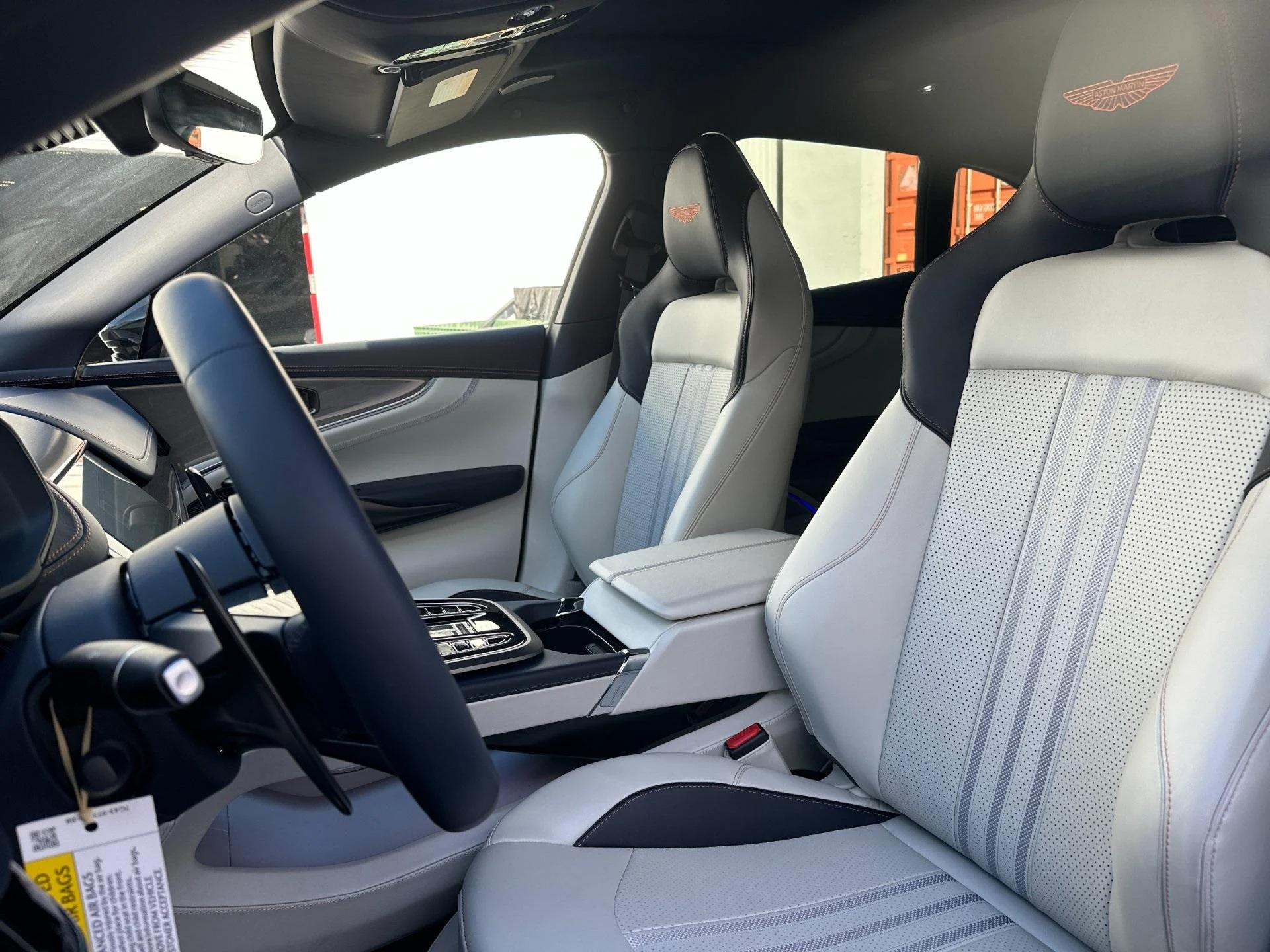 mph011_3236458907_New_2025_Aston_Martin_DBX_707_1761314754_f7d5219d20