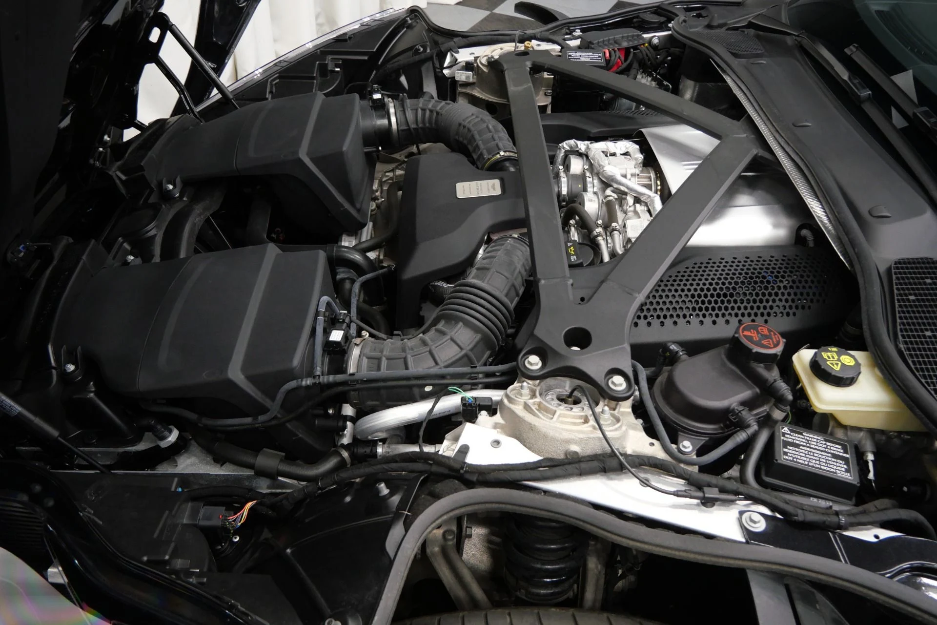 mph011_3244835670_Used_2021_Aston_Martin_DB_11_Volante_1760108226_3c11e52845