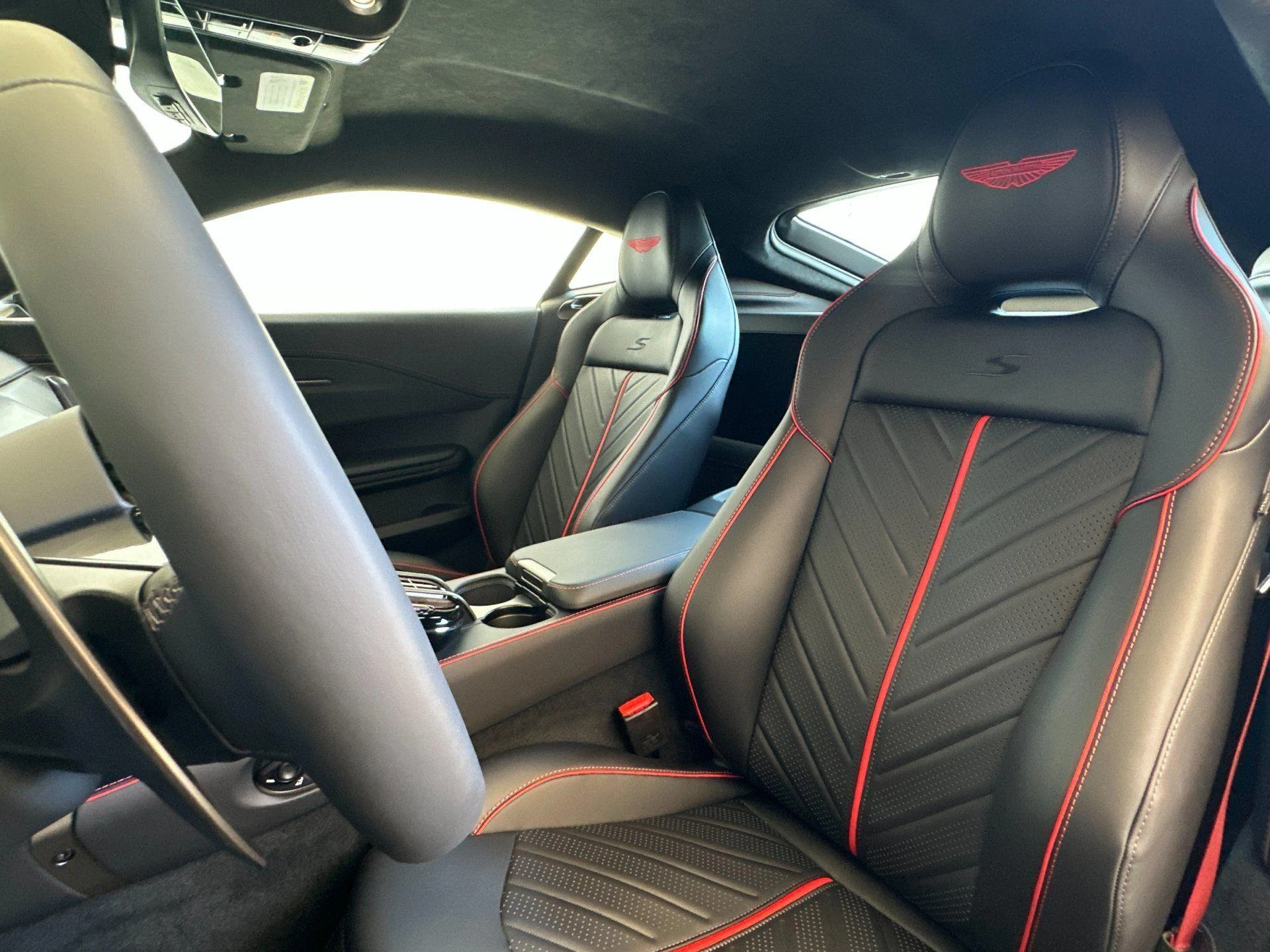mph011_3253913430_New_2026_Aston_Martin_Vantage_S_1785318290_00b0efe532