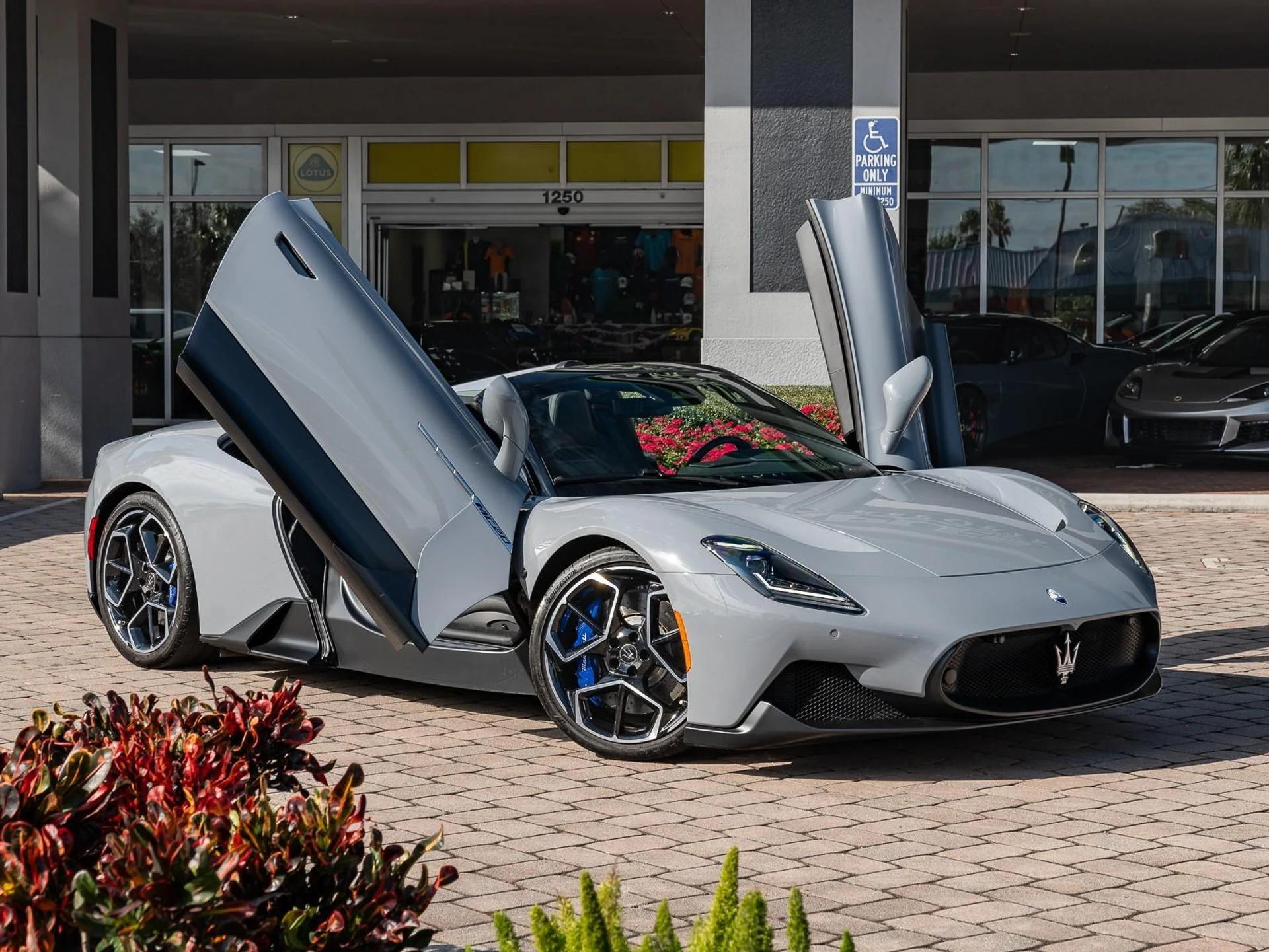 mph011_326130753_Used_2023_Maserati_MC_20_Cielo_1753203975_5d265dc9e0