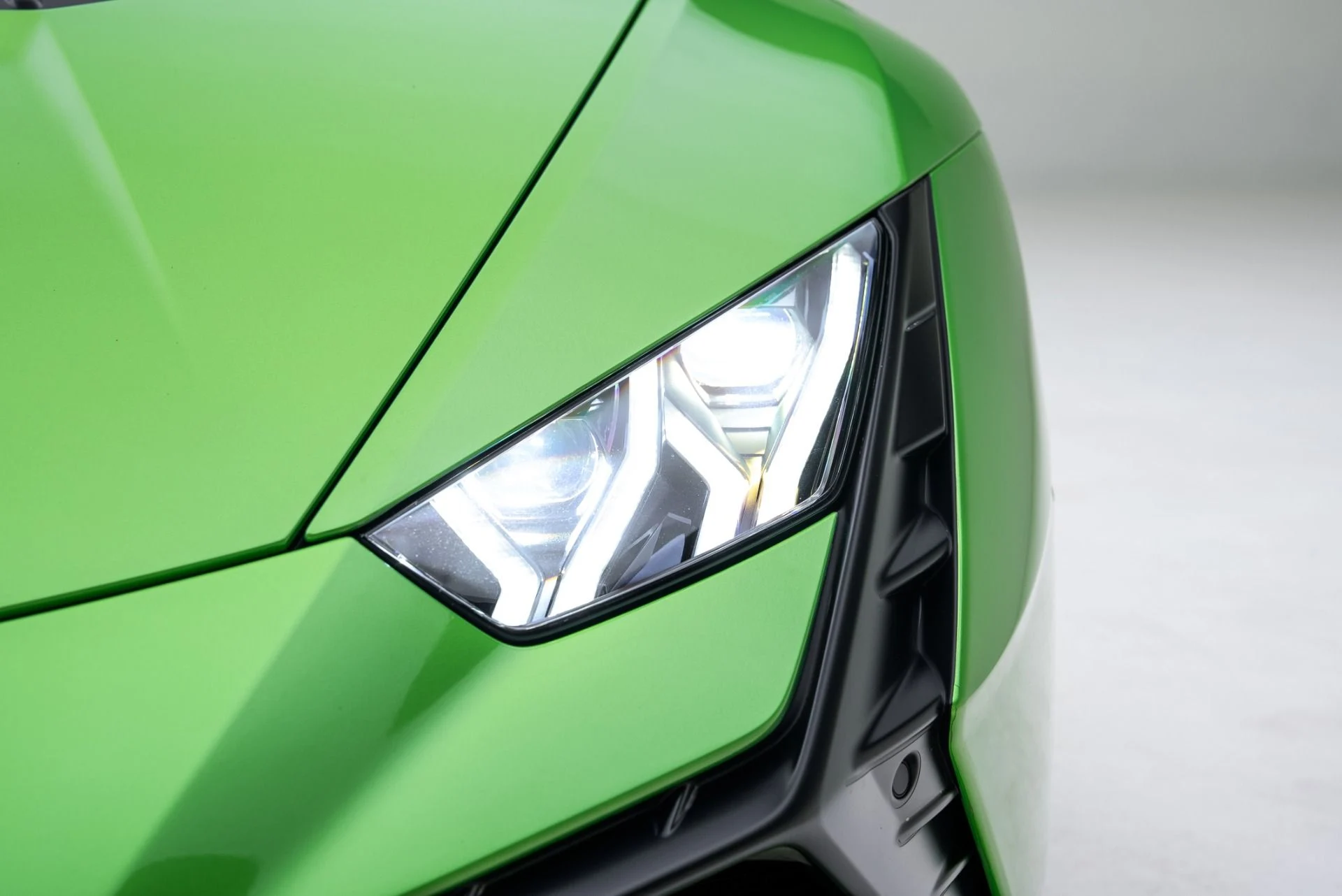 mph011_3262461645_Used_2023_Lamborghini_Huracan_Tecnica_1775770975_427fa15230