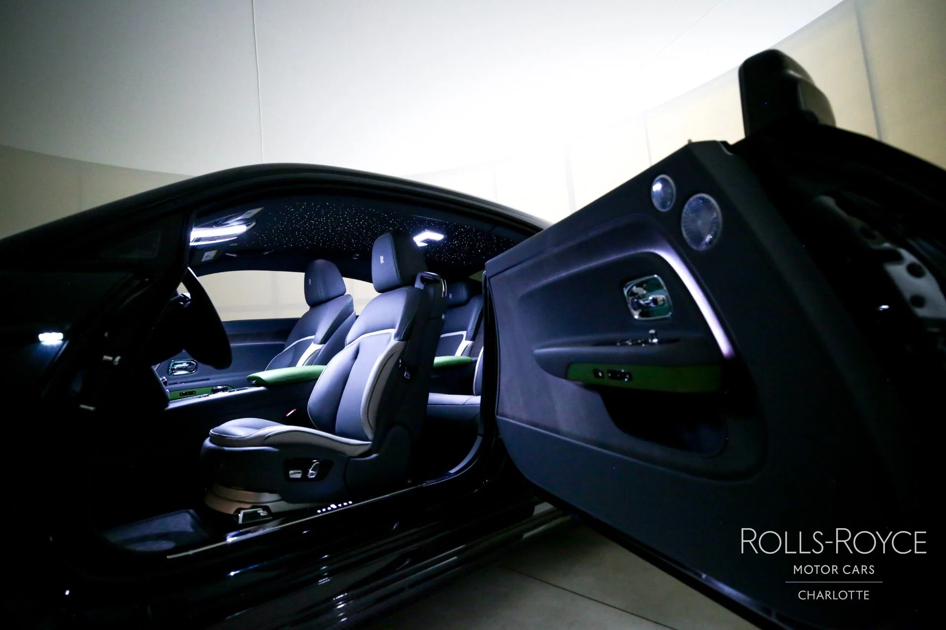 mph011_3266158856_Used_2024_Rolls_Royce_Spectre_1744988373_9493f7eb22