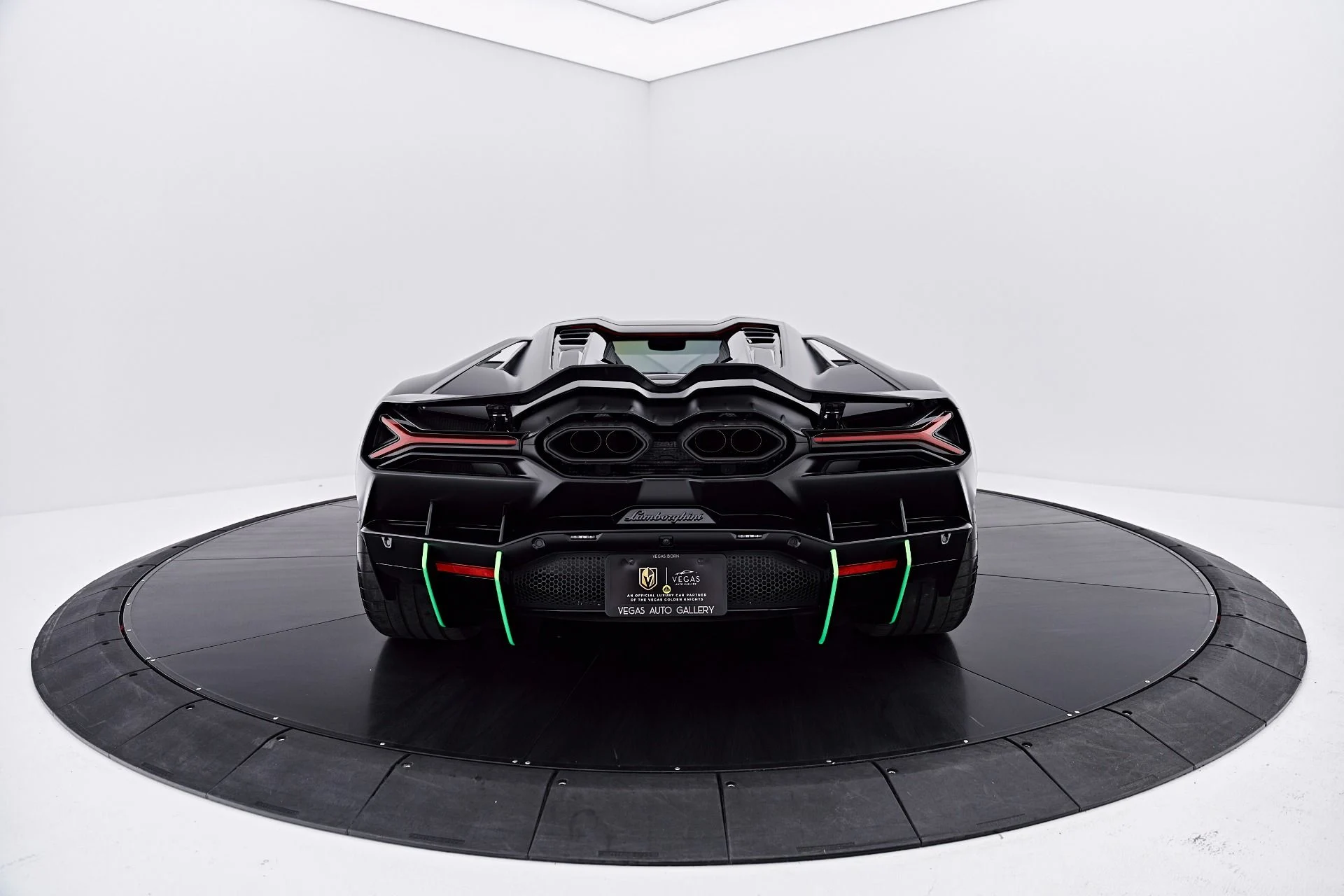 mph011_3272859318_Used_2024_Lamborghini_Revuelto_Base_1788040909_05d52c2dce