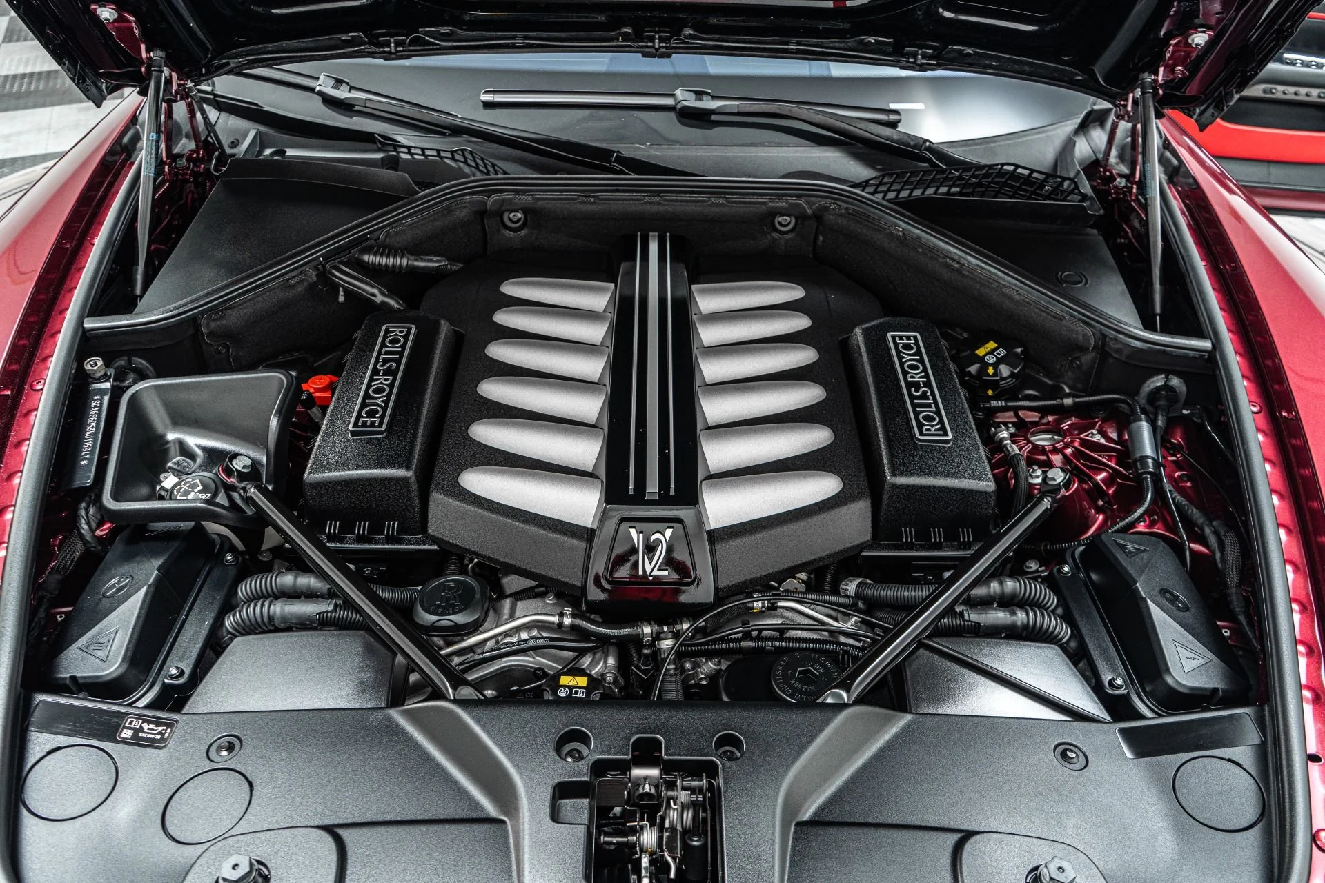 mph011_3274516310_Used_2019_Rolls_Royce_Dawn_Black_Badge_1773693933_ffeaf23da2