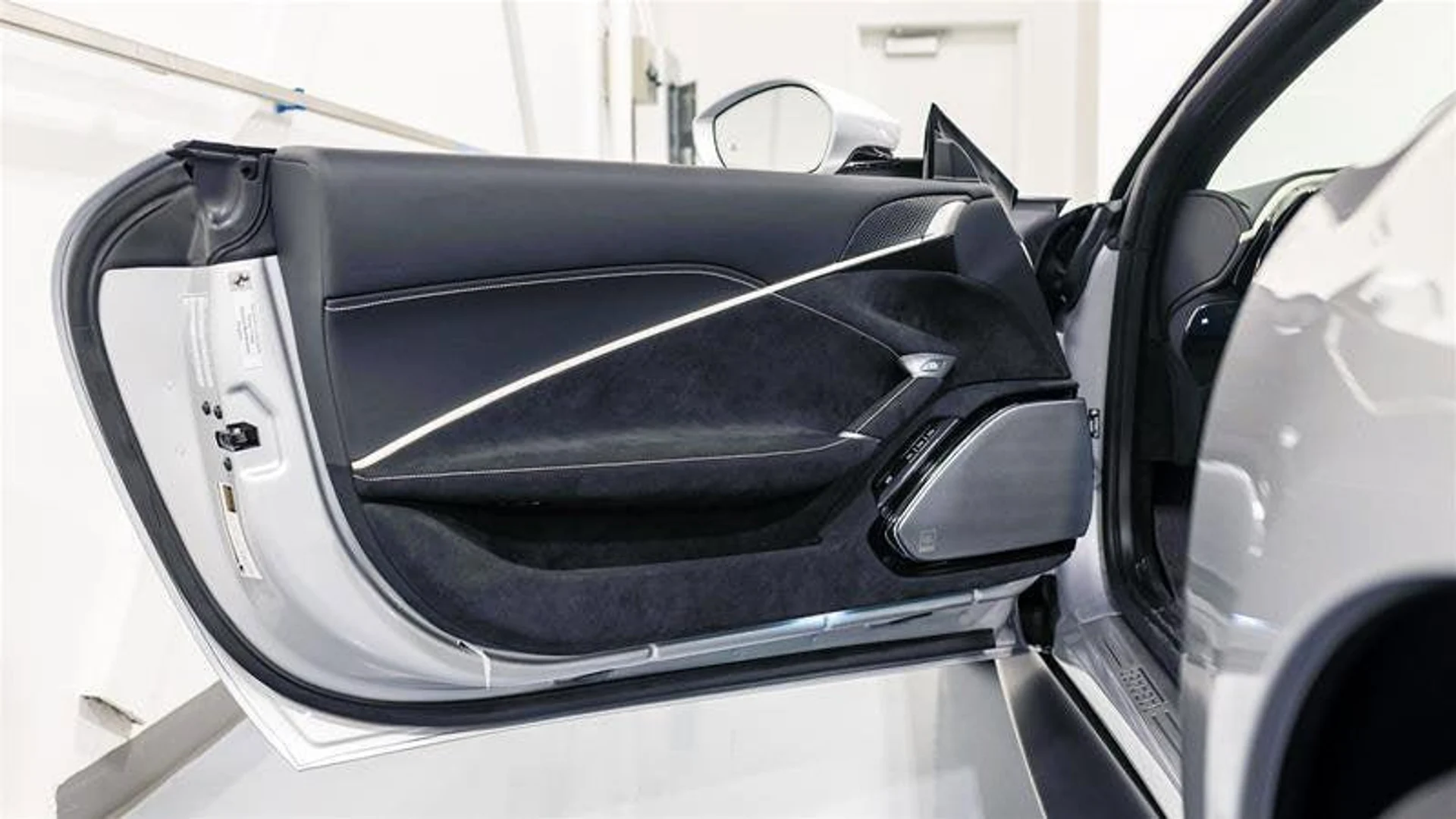 mph011_3277736487_Used_2025_Ferrari_Roma_Spider_Base_1782922912_0ef95faba7