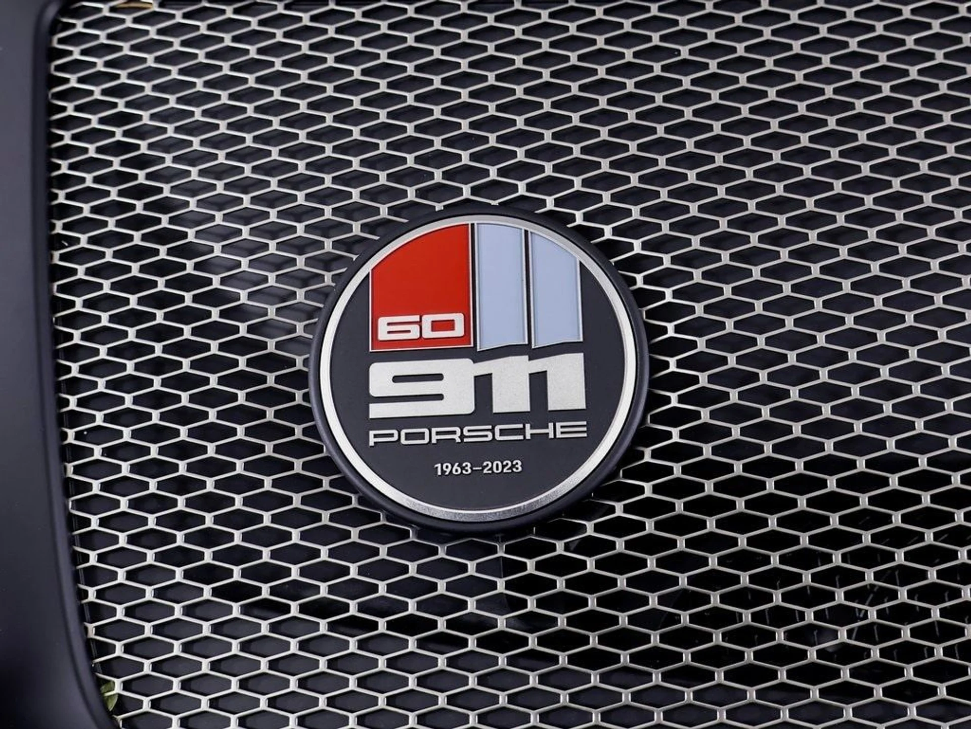 mph011_3279730545_e4767eac7e218cbc15f3e61341c54043x_1e8356407f