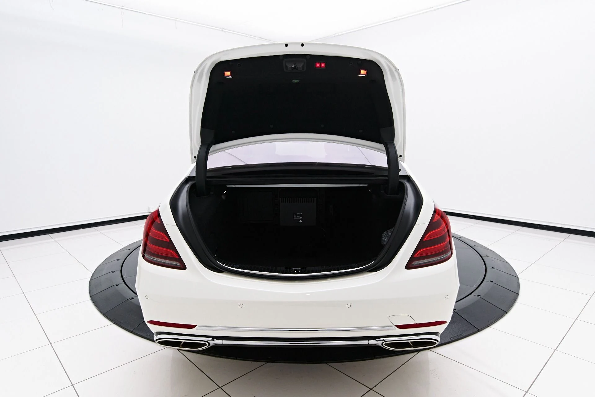 mph011_3280418860_Used_2020_Mercedes_Benz_S_Class_Maybach_S_560_1686091105_f08661a010
