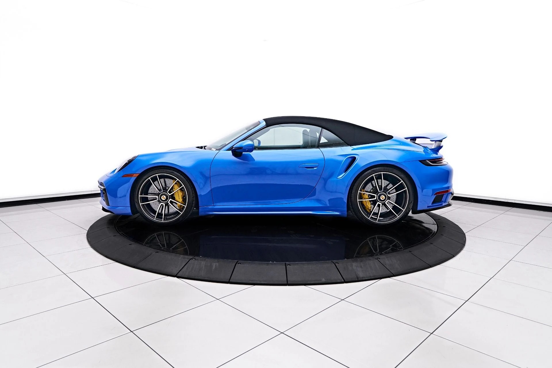 mph011_3290006314_Used_2023_Porsche_911_Turbo_S_1755219386_c03aa40261