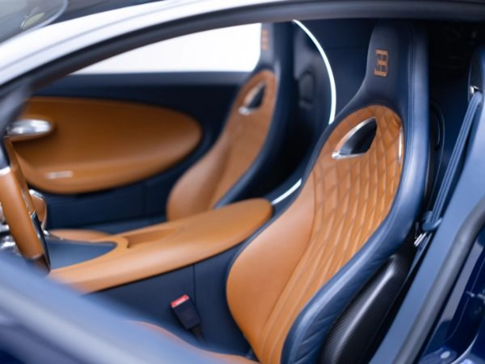 mph011_32912422_Used_2020_Bugatti_Chiron_Sport_7f0b048415