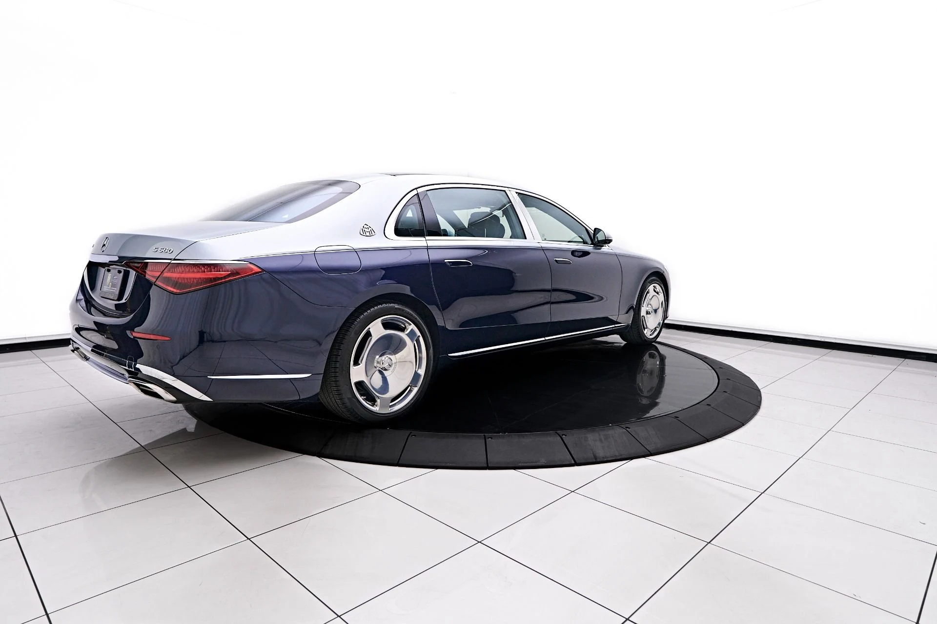 mph011_3294813838_Used_2025_Mercedes_Benz_S_Class_Maybach_S_580_1757004237_5e8fd46cb7