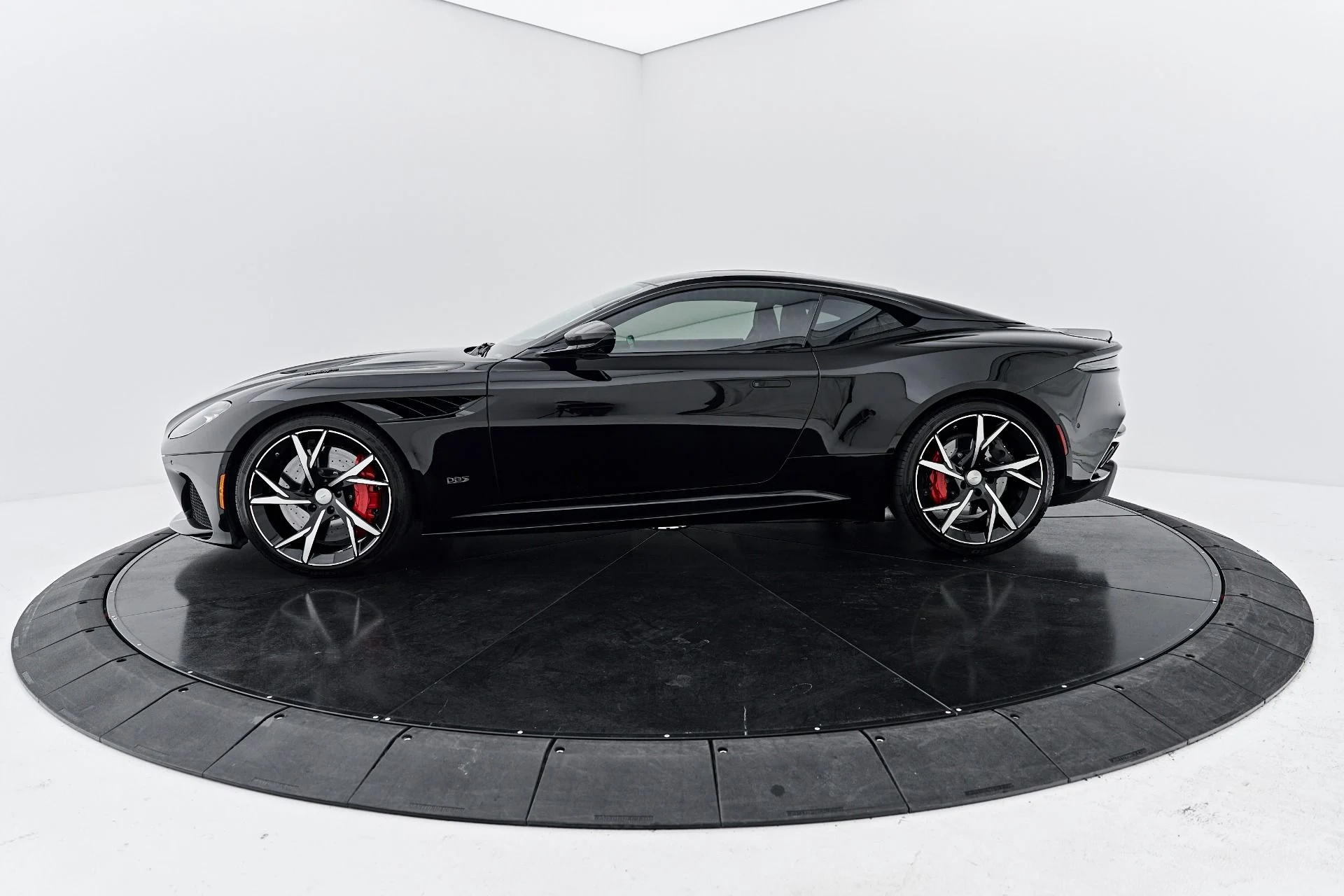 mph011_329500062_Used_2019_Aston_Martin_DBS_Superleggera_1791337405_33ce03685e