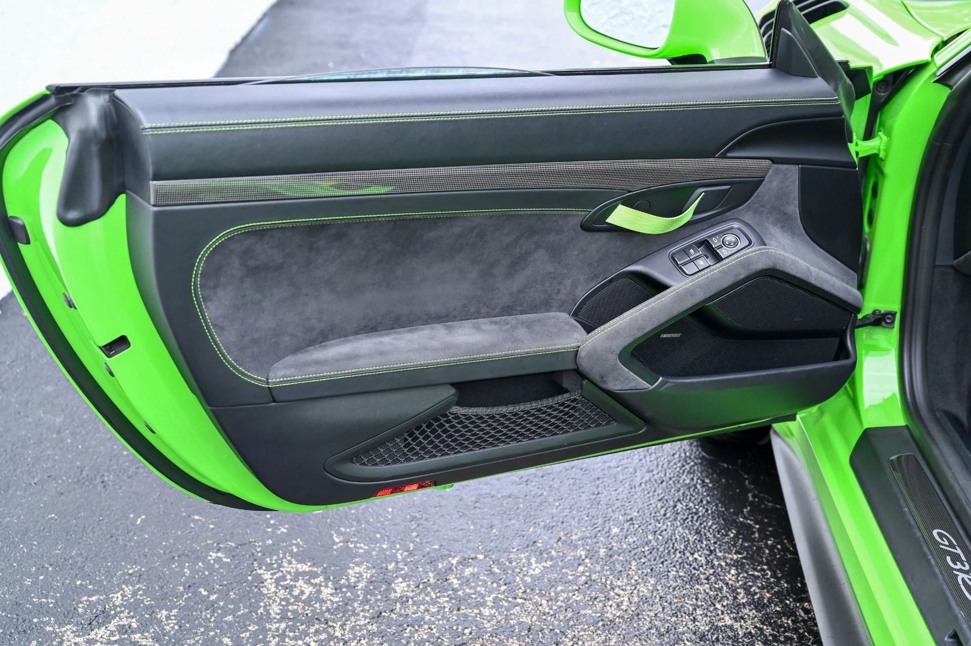 mph011_3295365211_Used_2019_Porsche_911_GT_3_RS_1778272615_5f67ccb31d