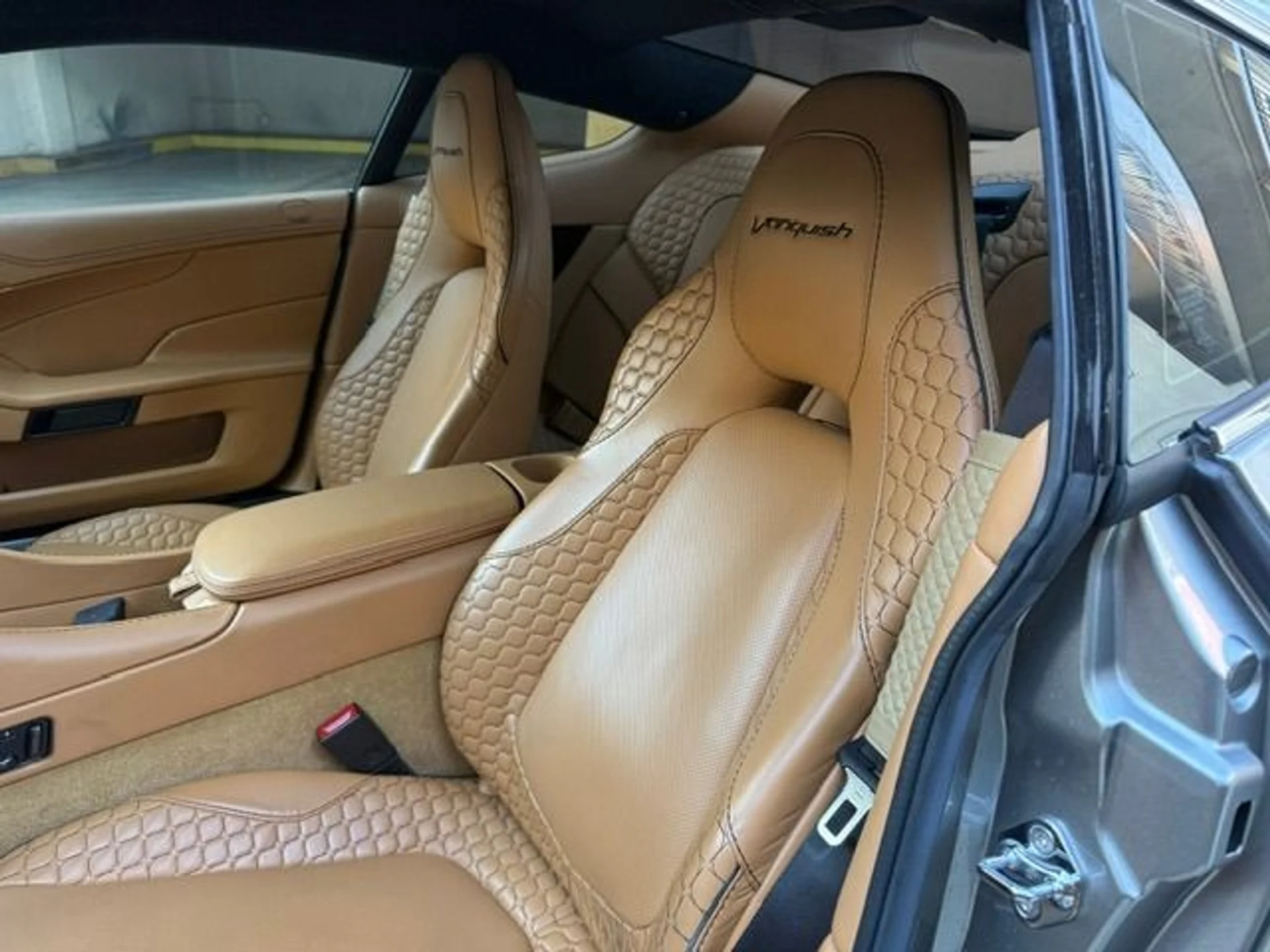 mph011_3297121325_Used_2016_Aston_Martin_Vanquish_1764027584_f37f5ed09e