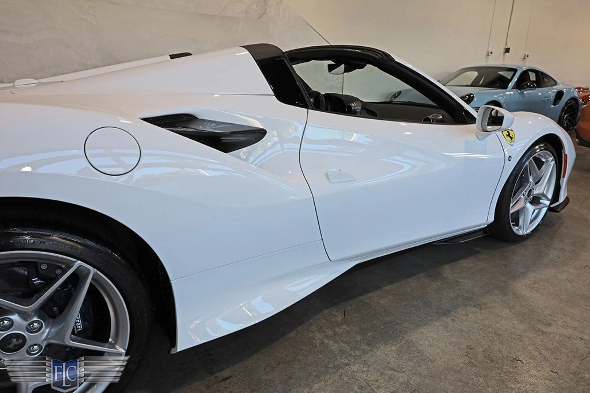 mph011_3307466238_used_2023_ferrari_f8_spider_convertible_9689_22976410_12_1024_67bf058a50