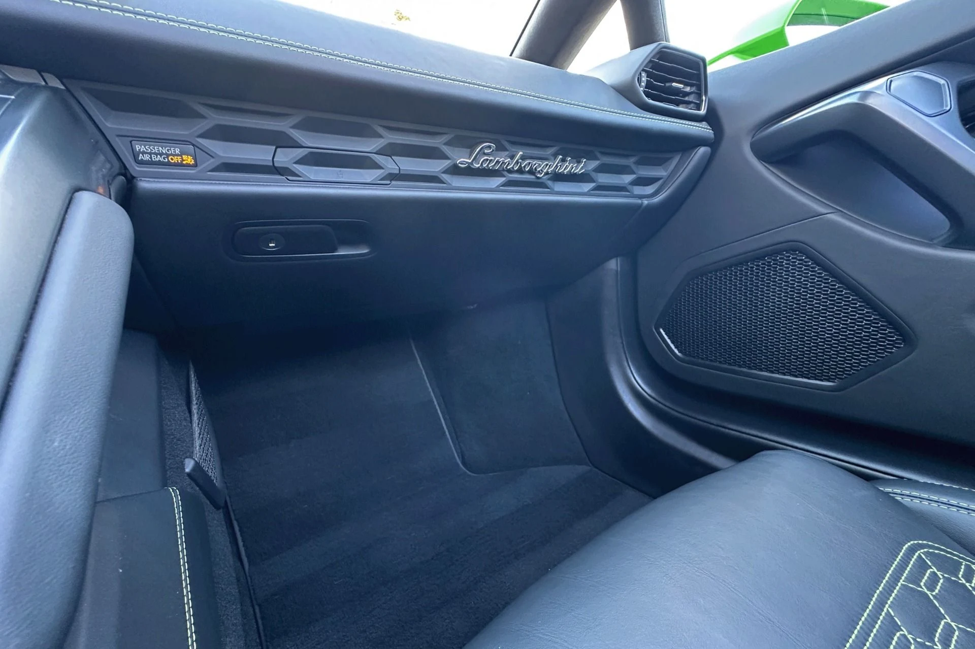 mph011_3310760264_Used_2017_Lamborghini_Huracan_RWD_Spyder_1761220667_f7843ffb25