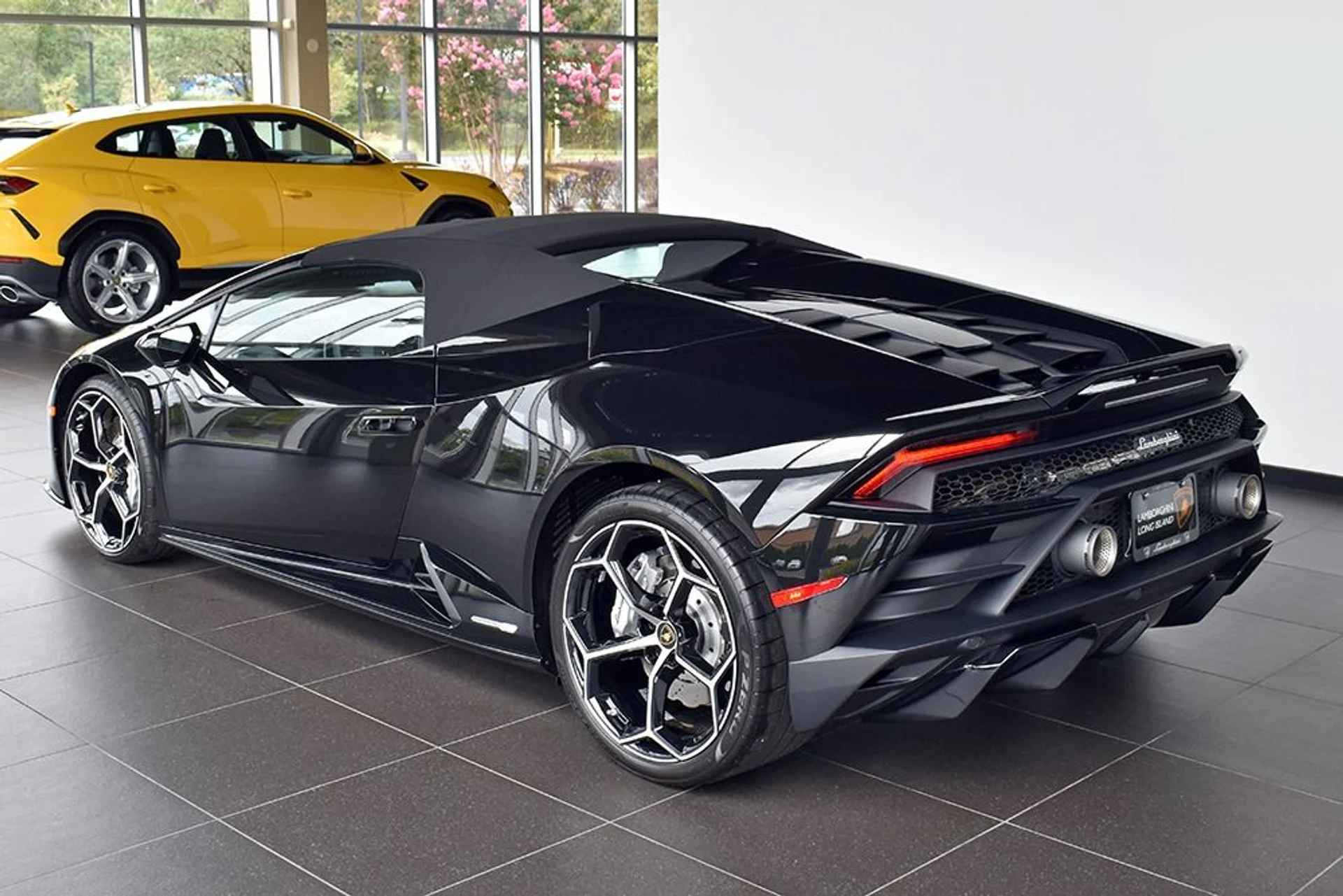 mph011_3314329989_Used_2020_Lamborghini_Huracan_EVO_RWD_Spyder_1791233951_b9b2876d40
