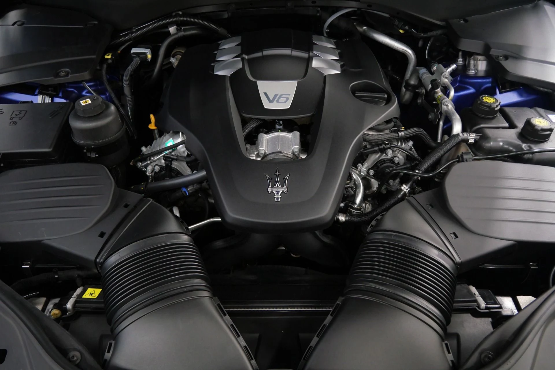 mph011_3315209858_Used_2017_Maserati_Levante_1761068079_4b71783afc