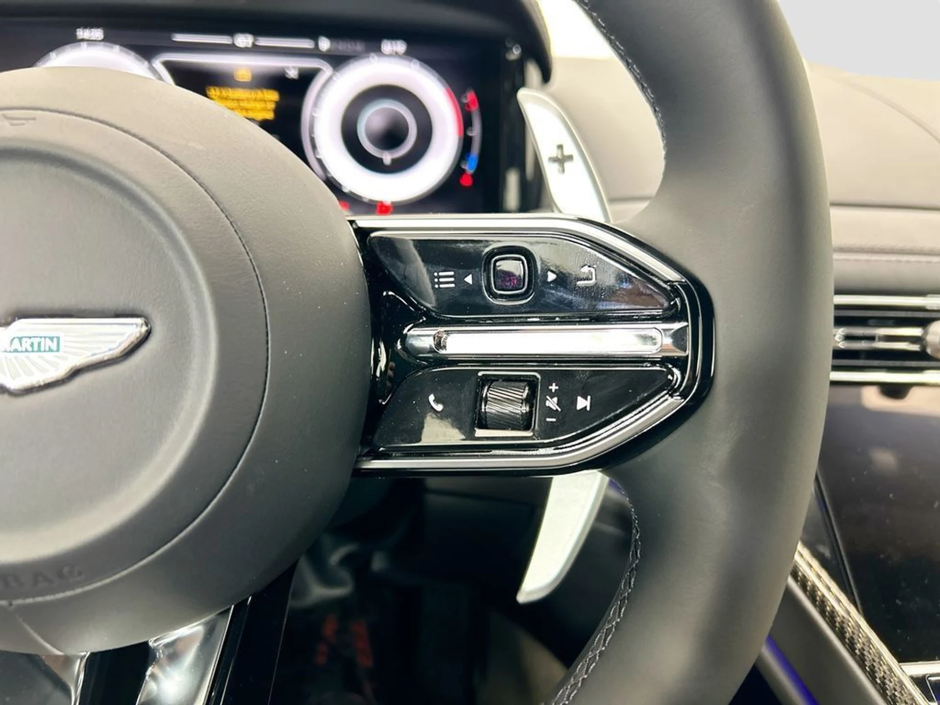 mph011_3318902975_used_2026_aston_martin_db12_coupe_8119_22986073_12_1024_2e38e5f91b