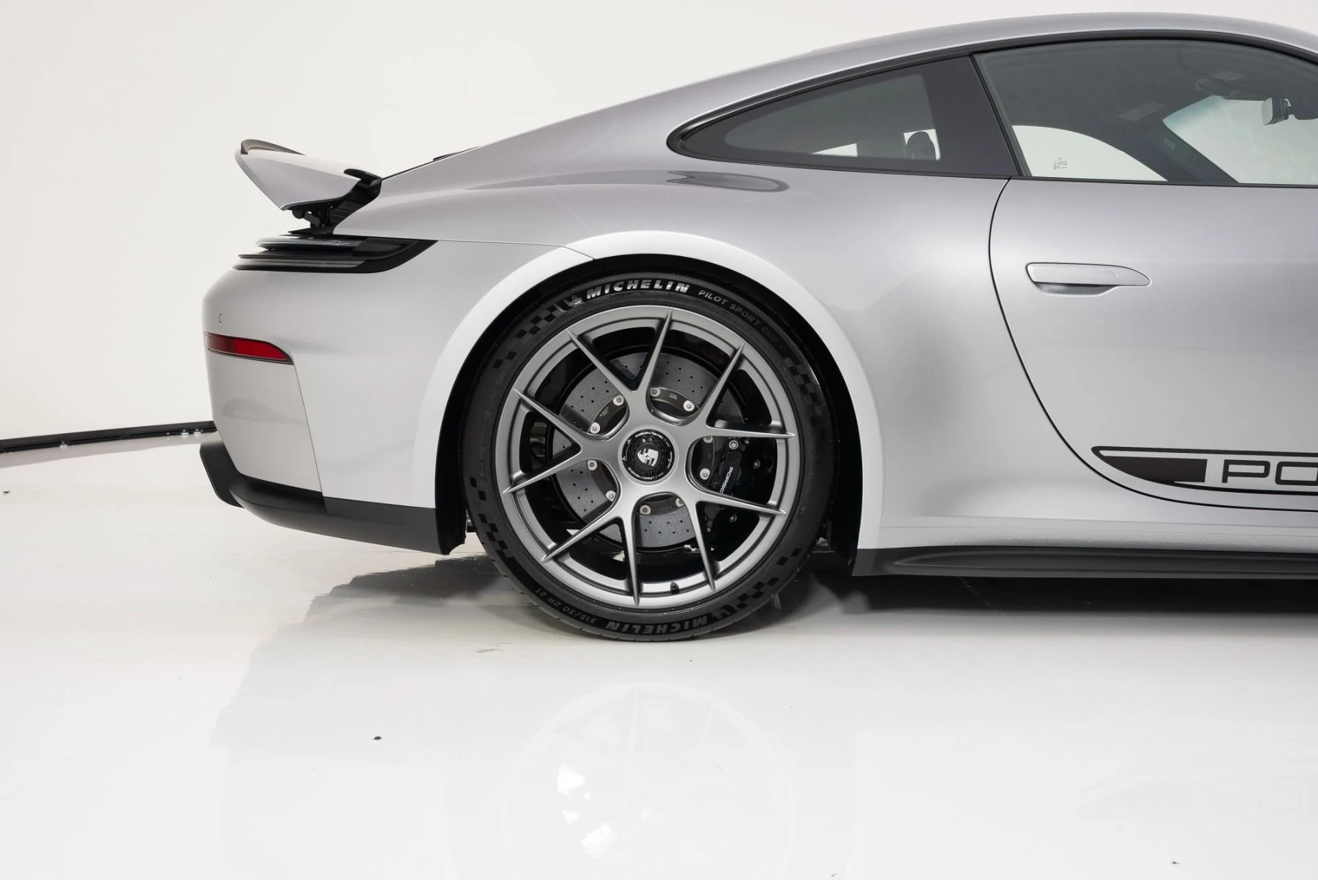 mph011_3321104476_Used_2025_Porsche_911_GT_3_1754676177_6b80995e50