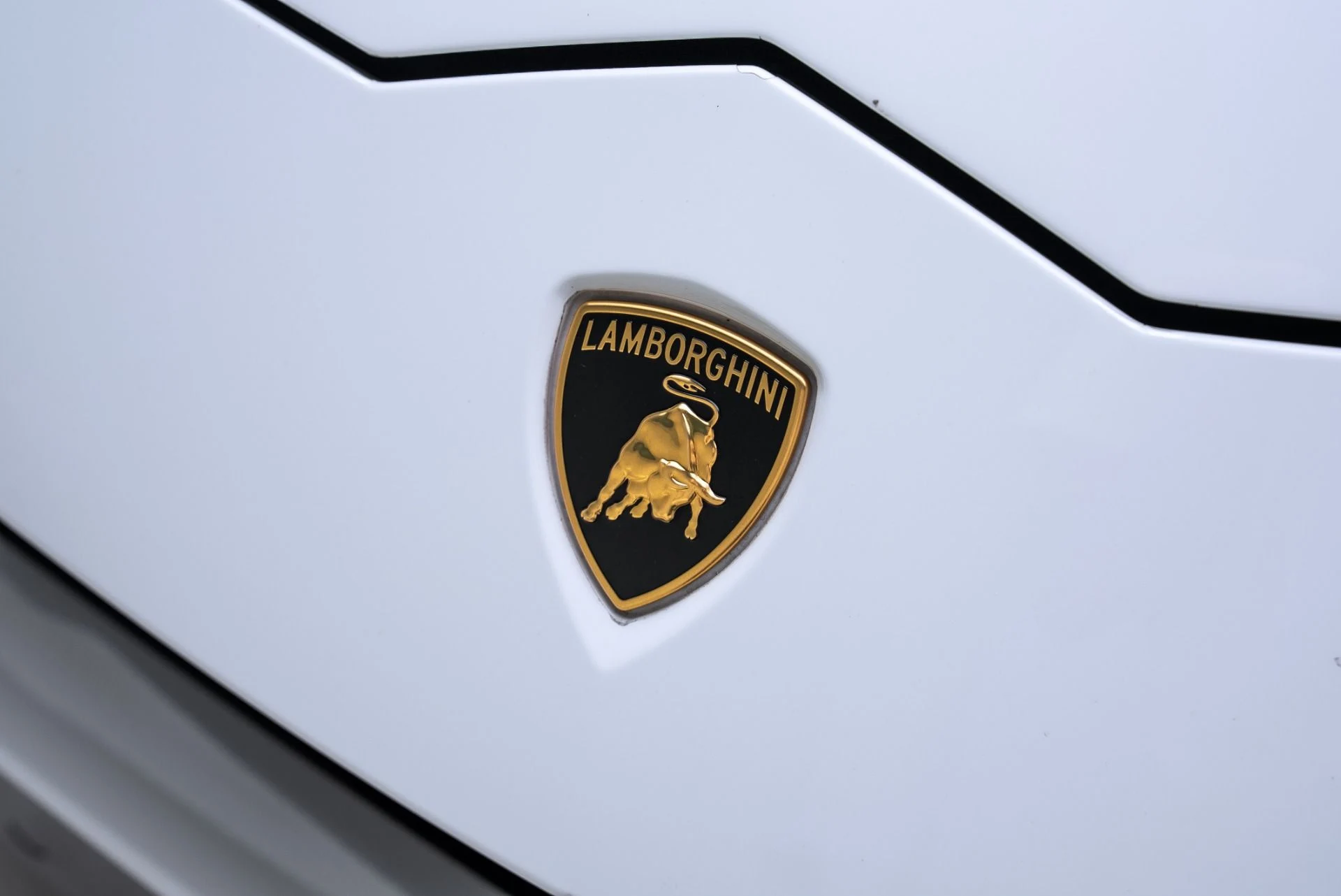 mph011_3328879374_Used_2021_Lamborghini_Urus_1775759137_1d4c793956