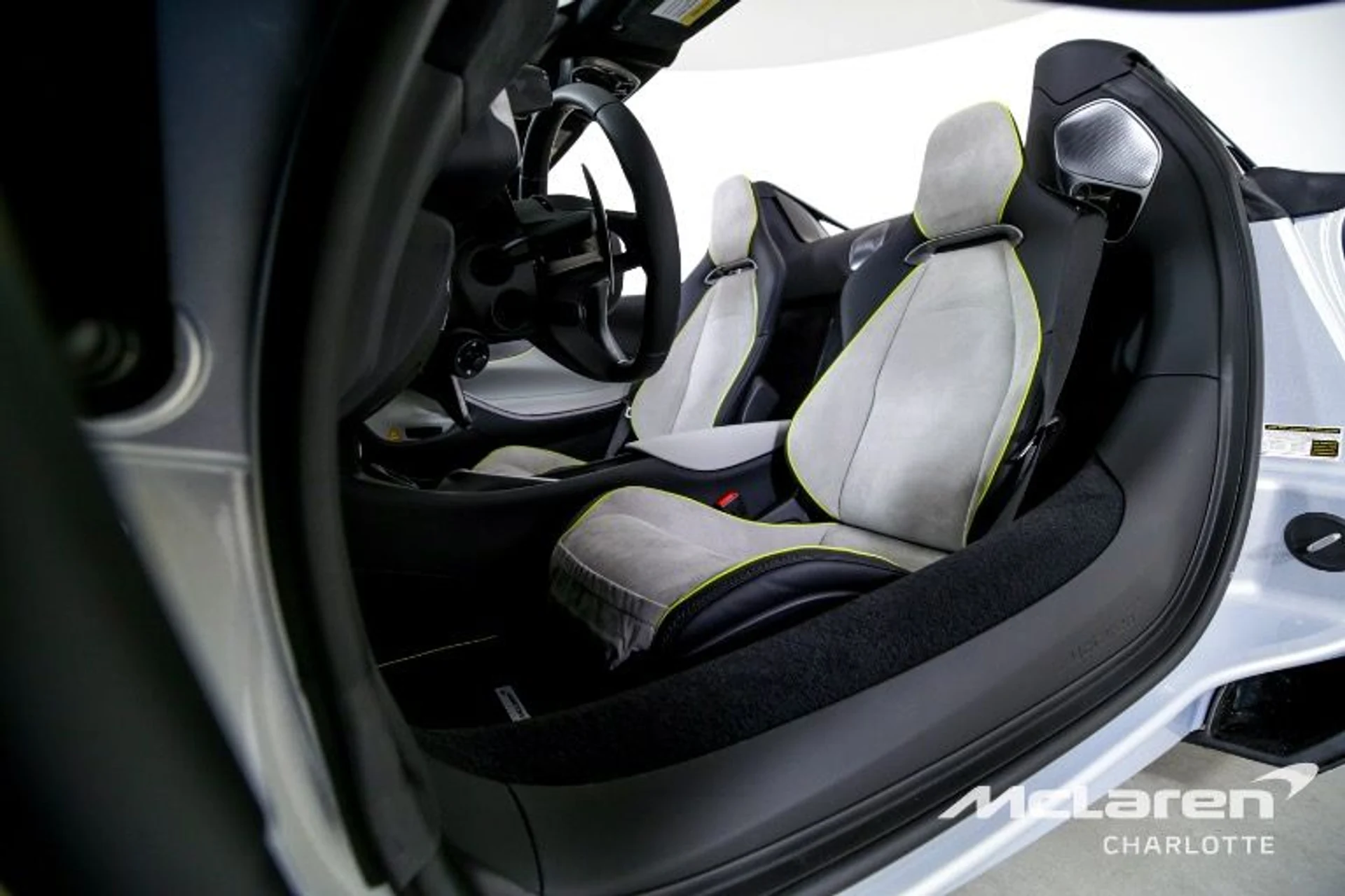 mph011_3330170767_Used_2025_Mc_Laren_Artura_Spider_Tech_Lux_a7f528c2b4
