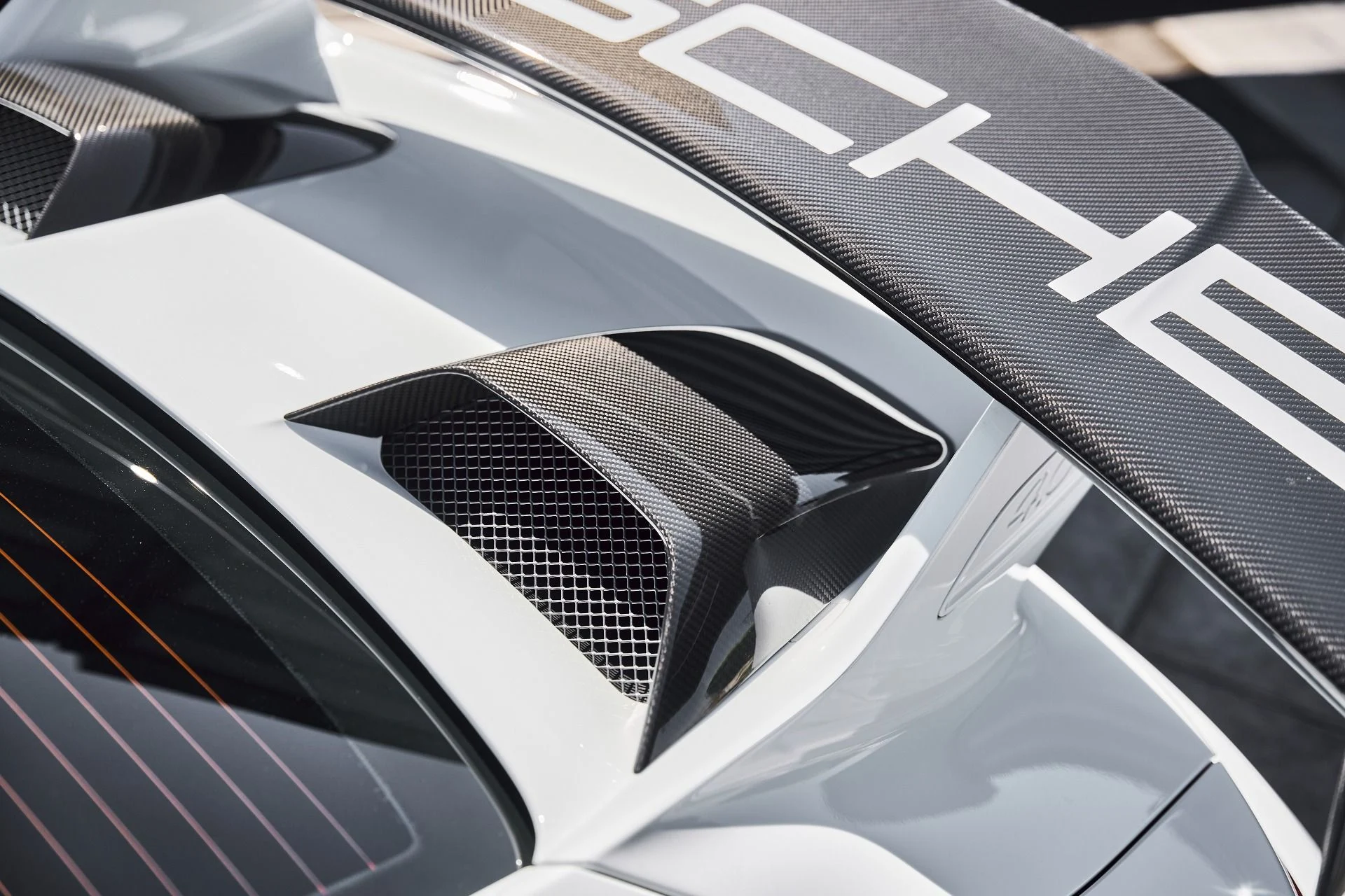 mph011_3342874888_Used_2018_Porsche_911_GT_3_1782763295_8147ea8df2