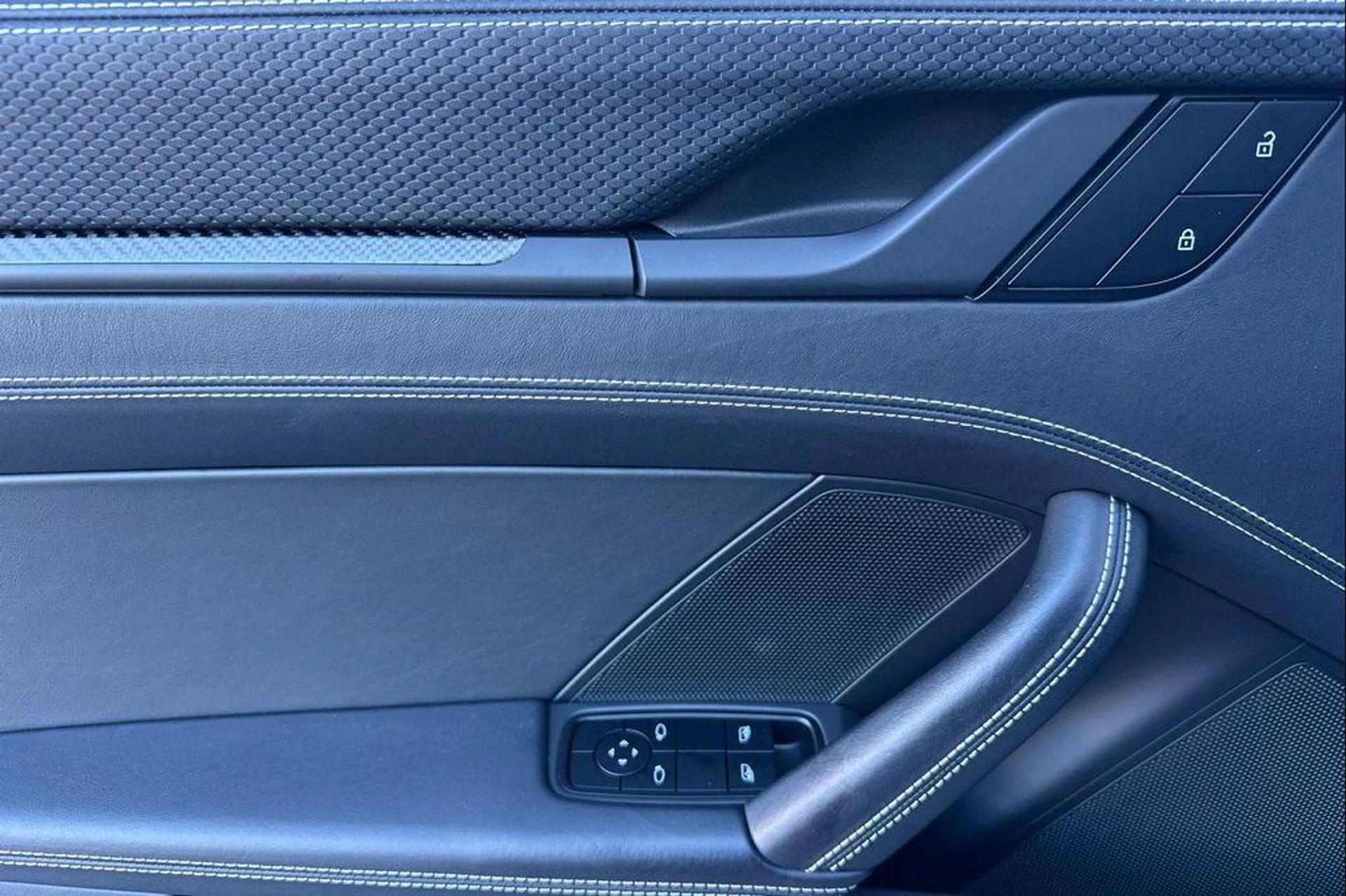 mph011_3343999349_F0d_Rta7e_Qd_AG_Tjr1t4_G_Pj_Tq8q_E_4a7cd8d9fb