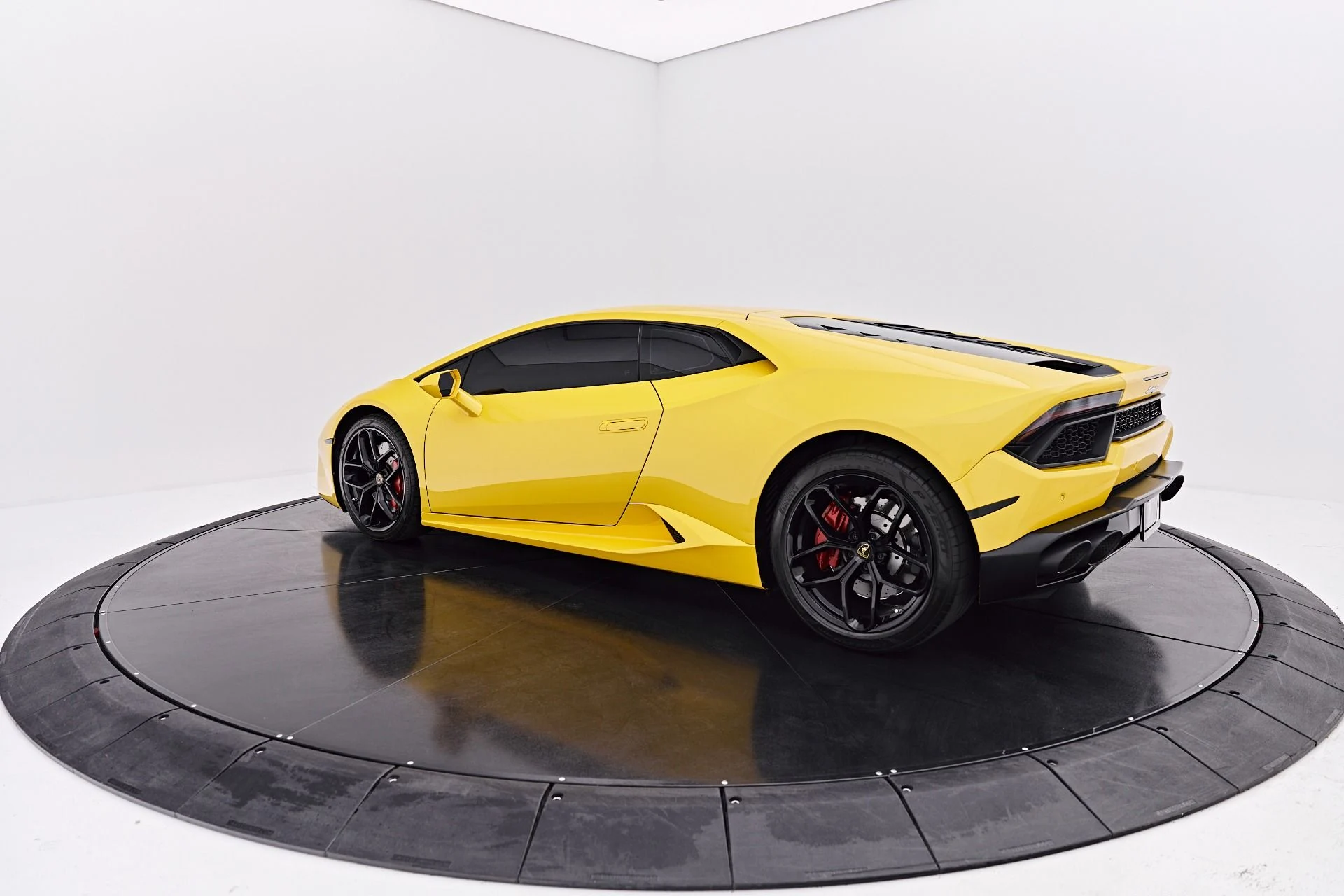 mph011_3348545434_Used_2017_Lamborghini_Huracan_1786046230_77e059d5fe