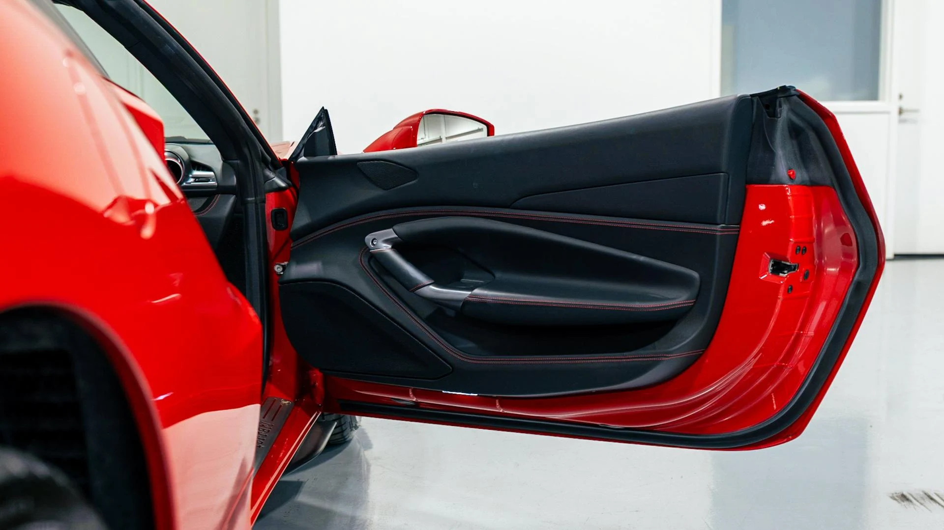 mph011_3355270530_Used_2021_Ferrari_F8_Spider_SPIDER_1782923354_39897fc151