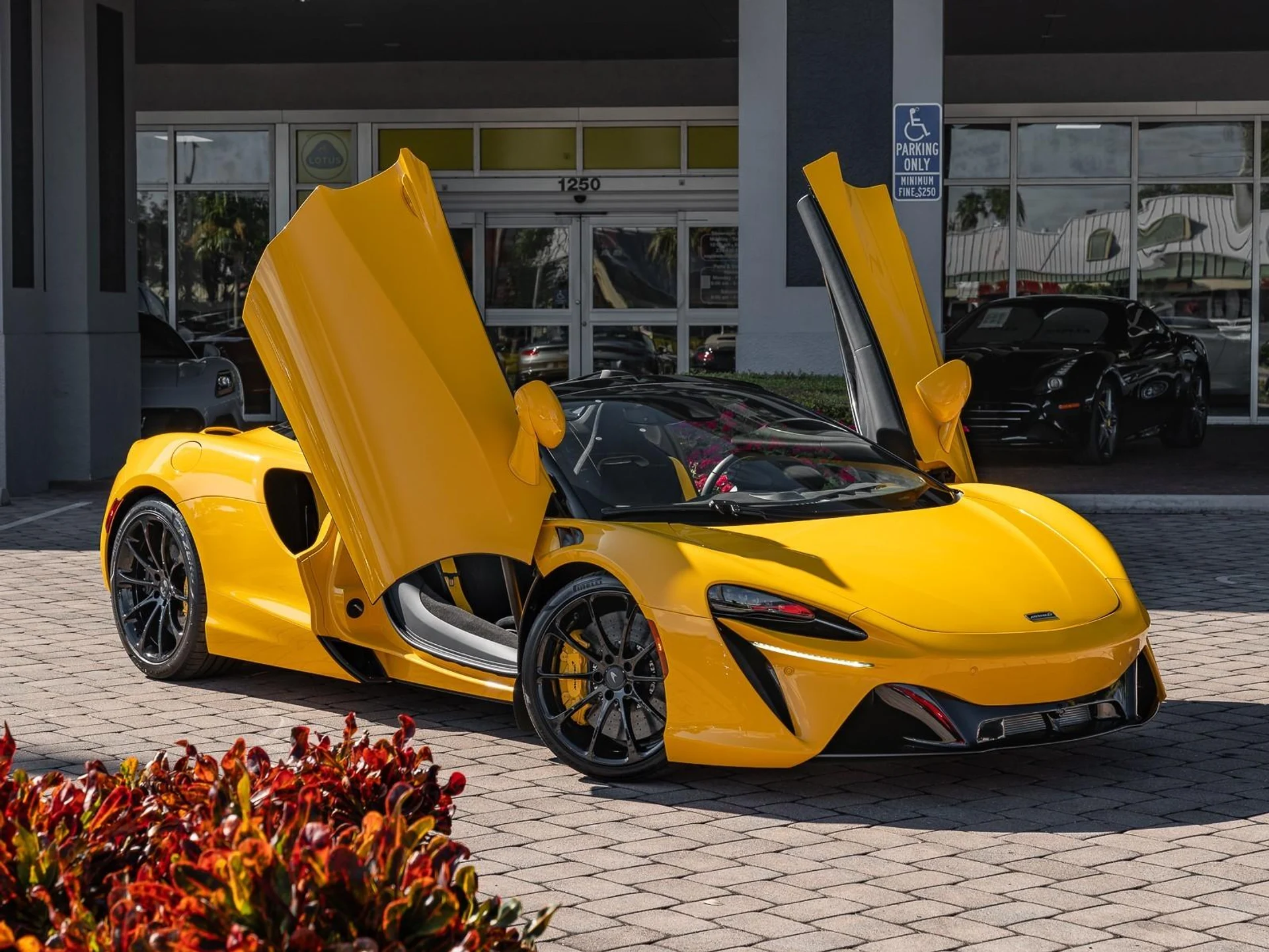 mph011_3357084071_Used_2025_Mc_Laren_Artura_Tech_Lux_1764082909_97ba026b58