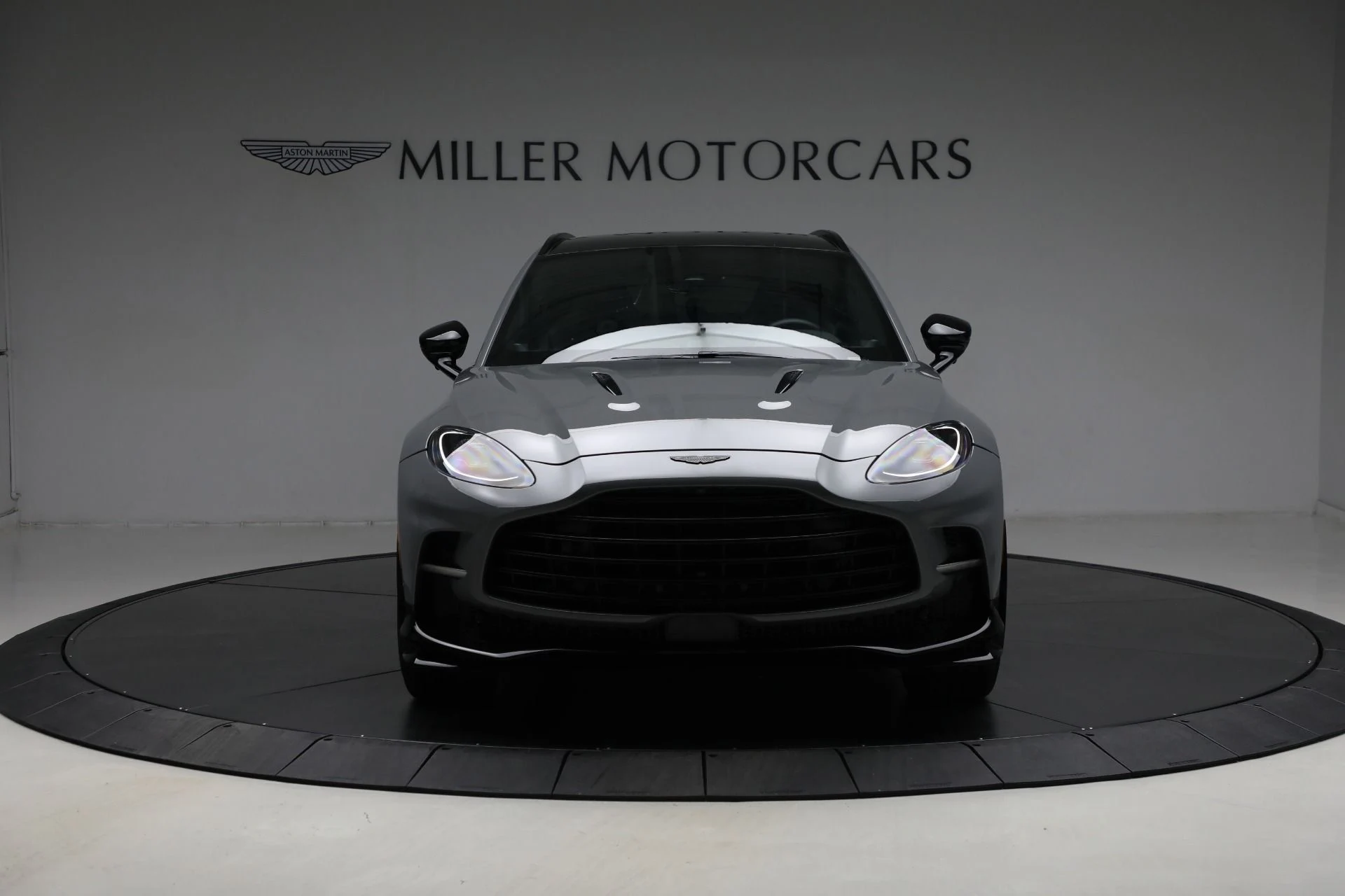 mph011_3368251264_Used_2025_Aston_Martin_DBX_707_722151427c