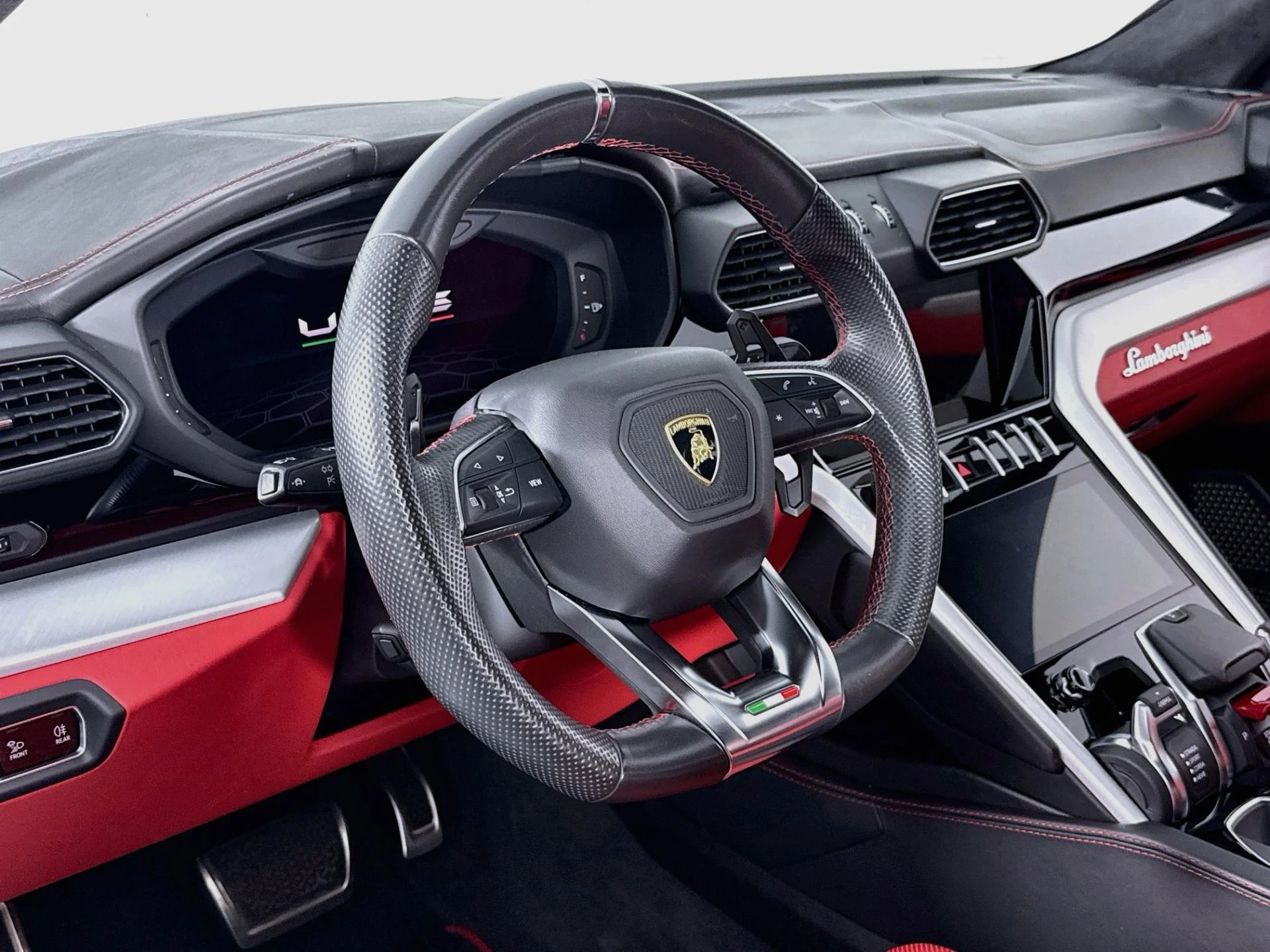 mph011_337331993_Used_2020_Lamborghini_Urus_1788550600_547110eaeb