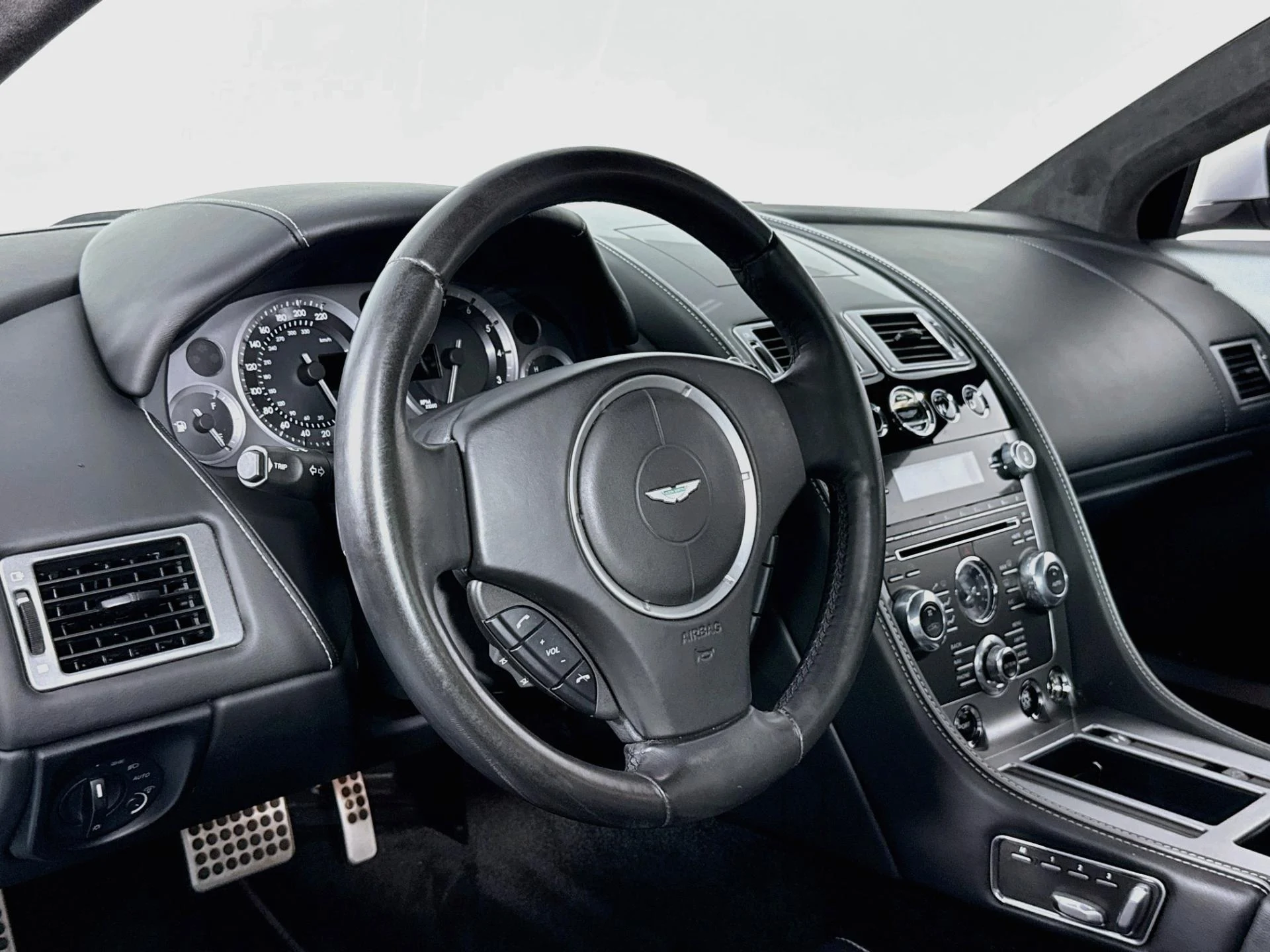 mph011_3375744297_Used_2014_Aston_Martin_DB_9_1791837288_69c3ff75ec