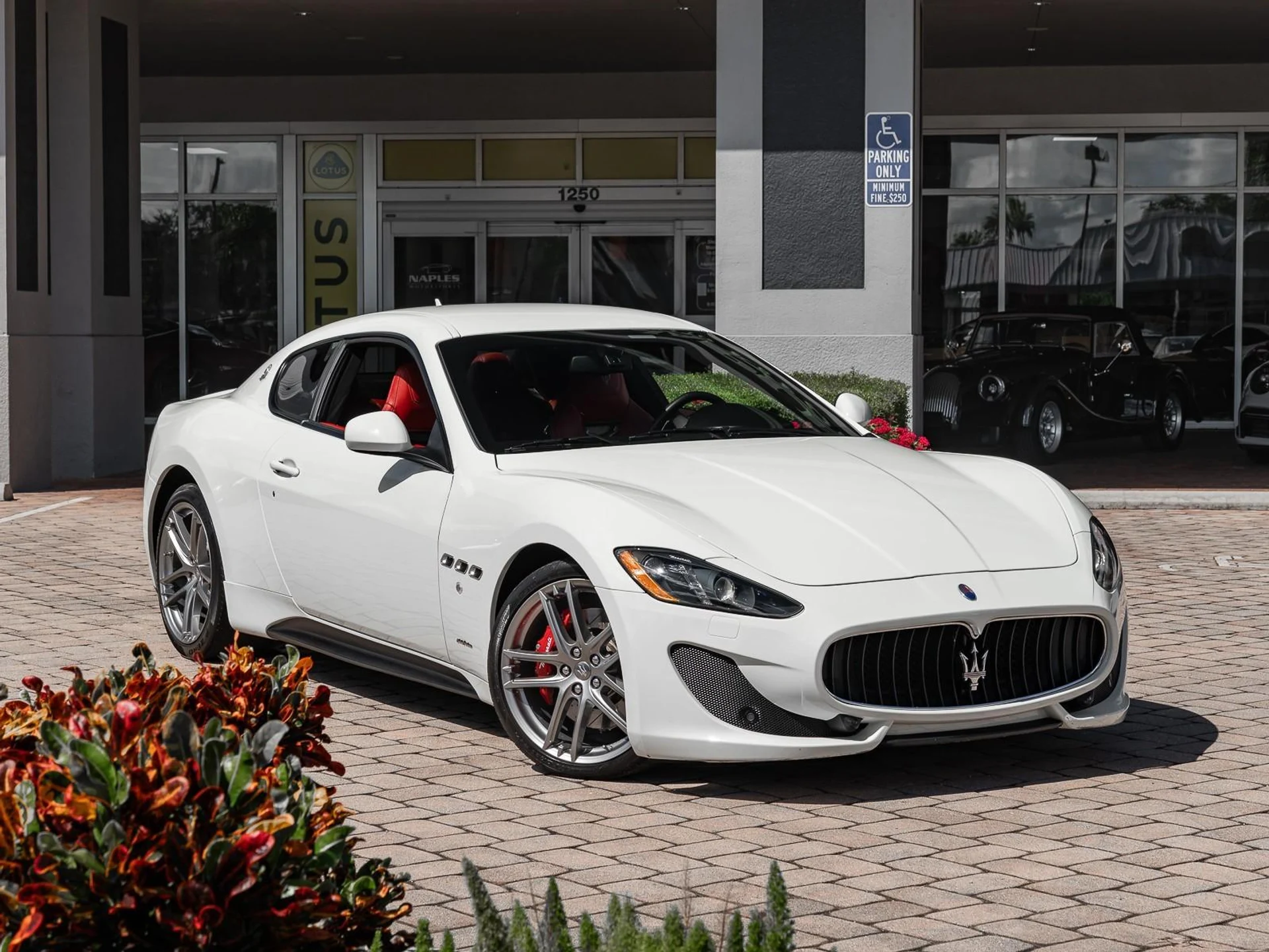 mph011_3375912211_Used_2017_Maserati_Gran_Turismo_Sport_1759184190_f000c5f017