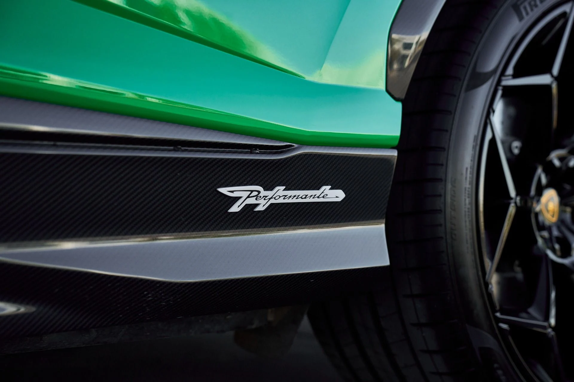 mph011_339350661_Used_2024_Lamborghini_Urus_Performante_1764124742_57c988efcd