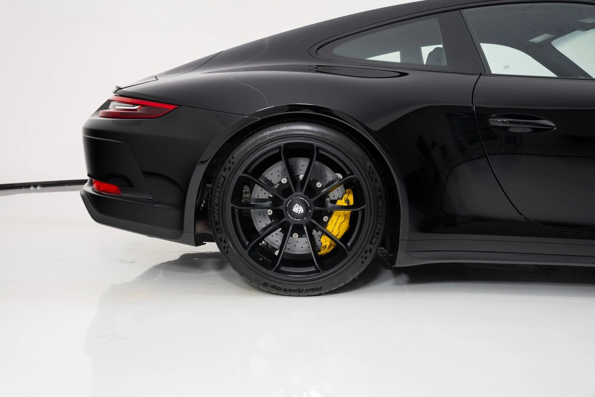 mph011_3394270513_Used_2018_Porsche_911_GT_3_1758757115_33482aa00c