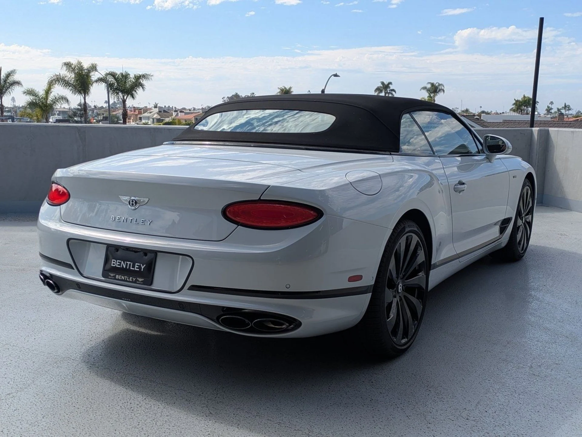 mph011_3408766680_d6ee25b113a24d386aaabeccf574a991x_4ebc34bbad