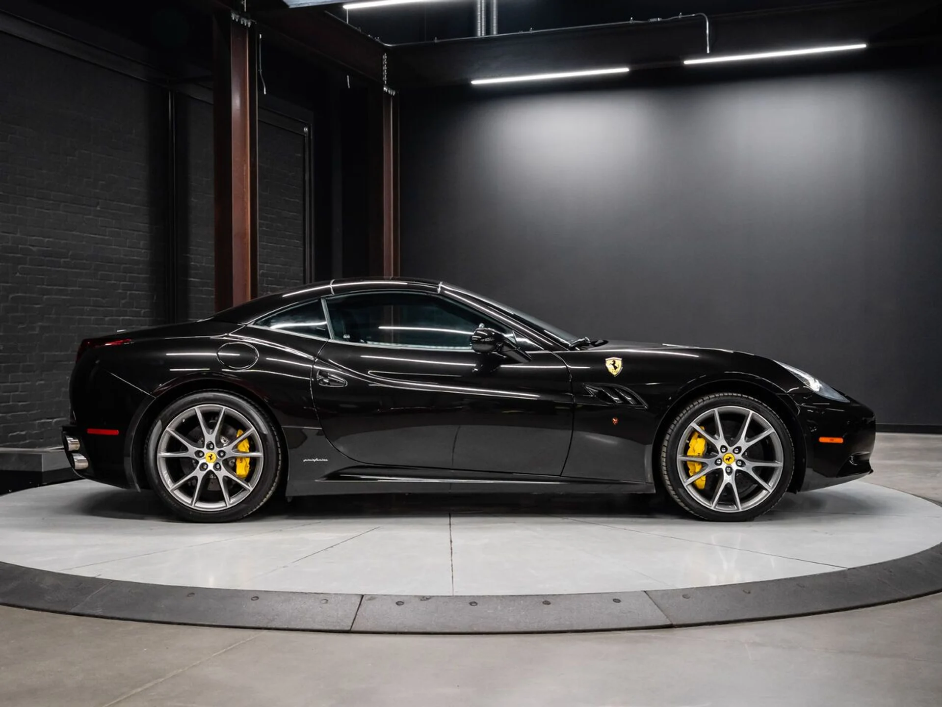 mph011_3408942190_ferrari_california_2011_c638259553