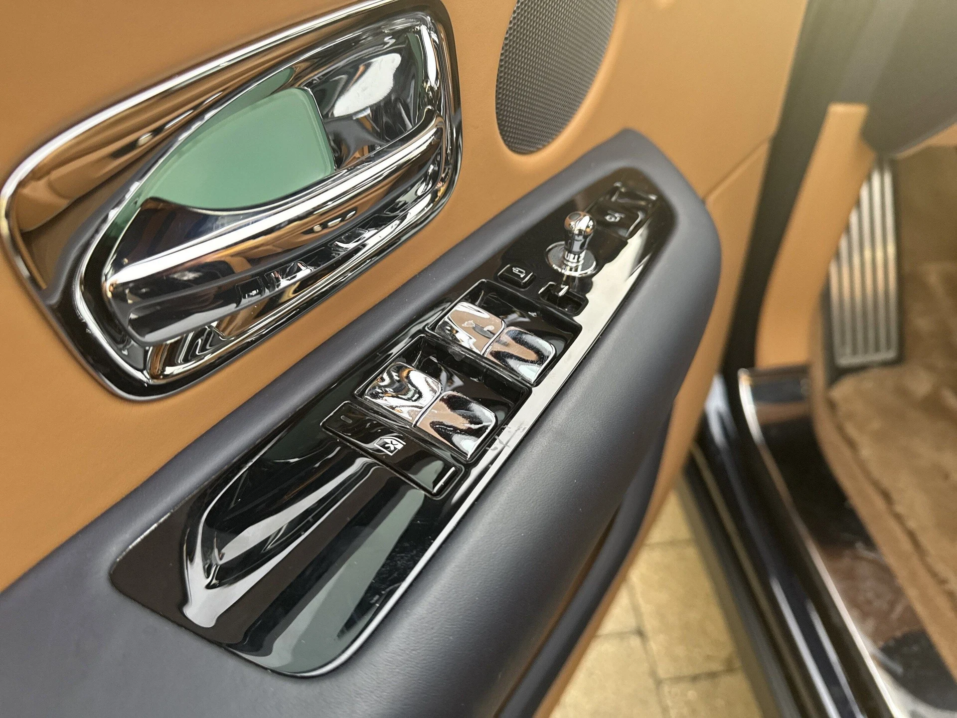 mph011_3409684182_642e9766d6837af66351525b8704922bx_d285ff63fc