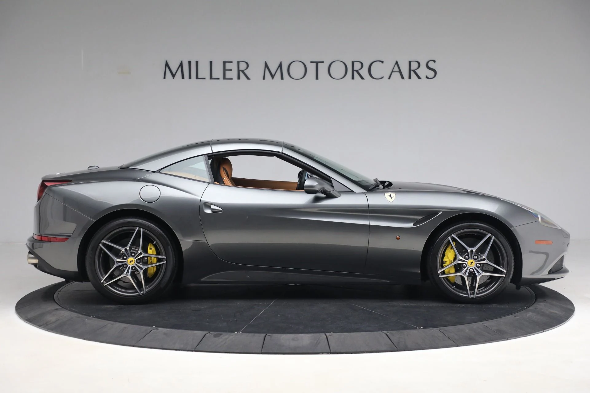 mph011_3411801370_Used_2017_Ferrari_California_T_1688060415_a126363223