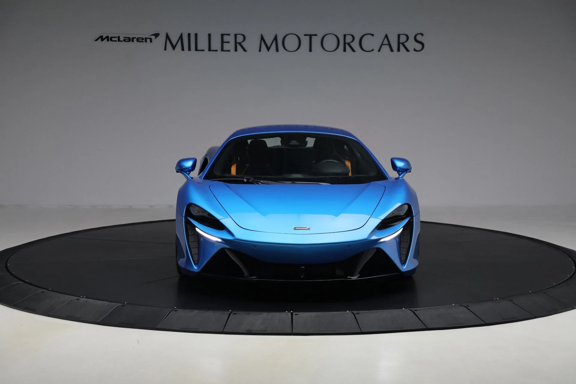 mph011_3413379_Used_2024_Mc_Laren_Artura_Vision_ca24237269