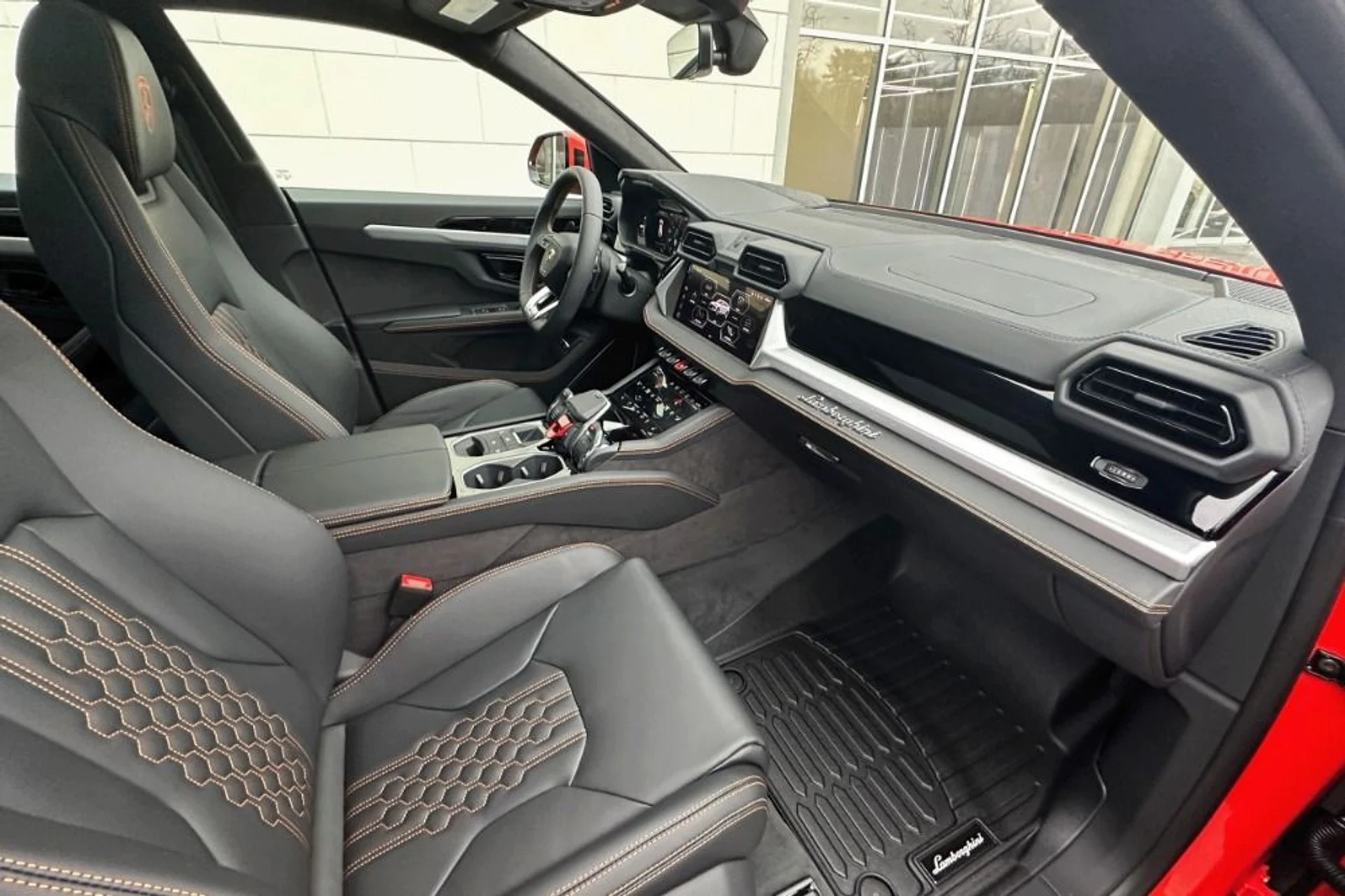 mph011_3414978569_New_2025_Lamborghini_Urus_SE_1765782567_bff0342a7c