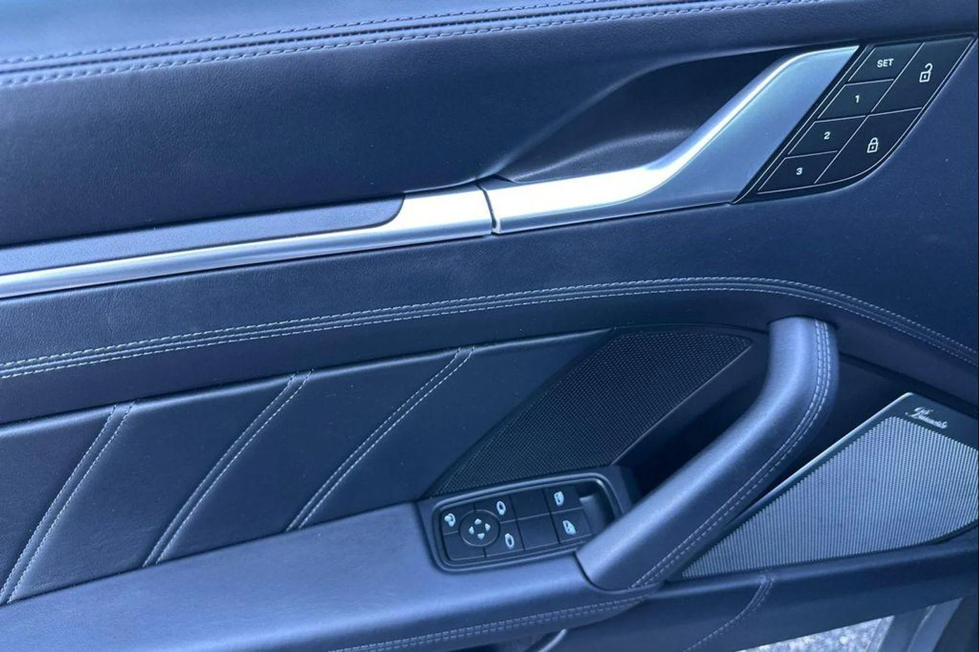 mph011_3415336037_ss_AFG_58dg9c_Vy4_UH_3uu9_Rr_Xy_As_A_372611a406