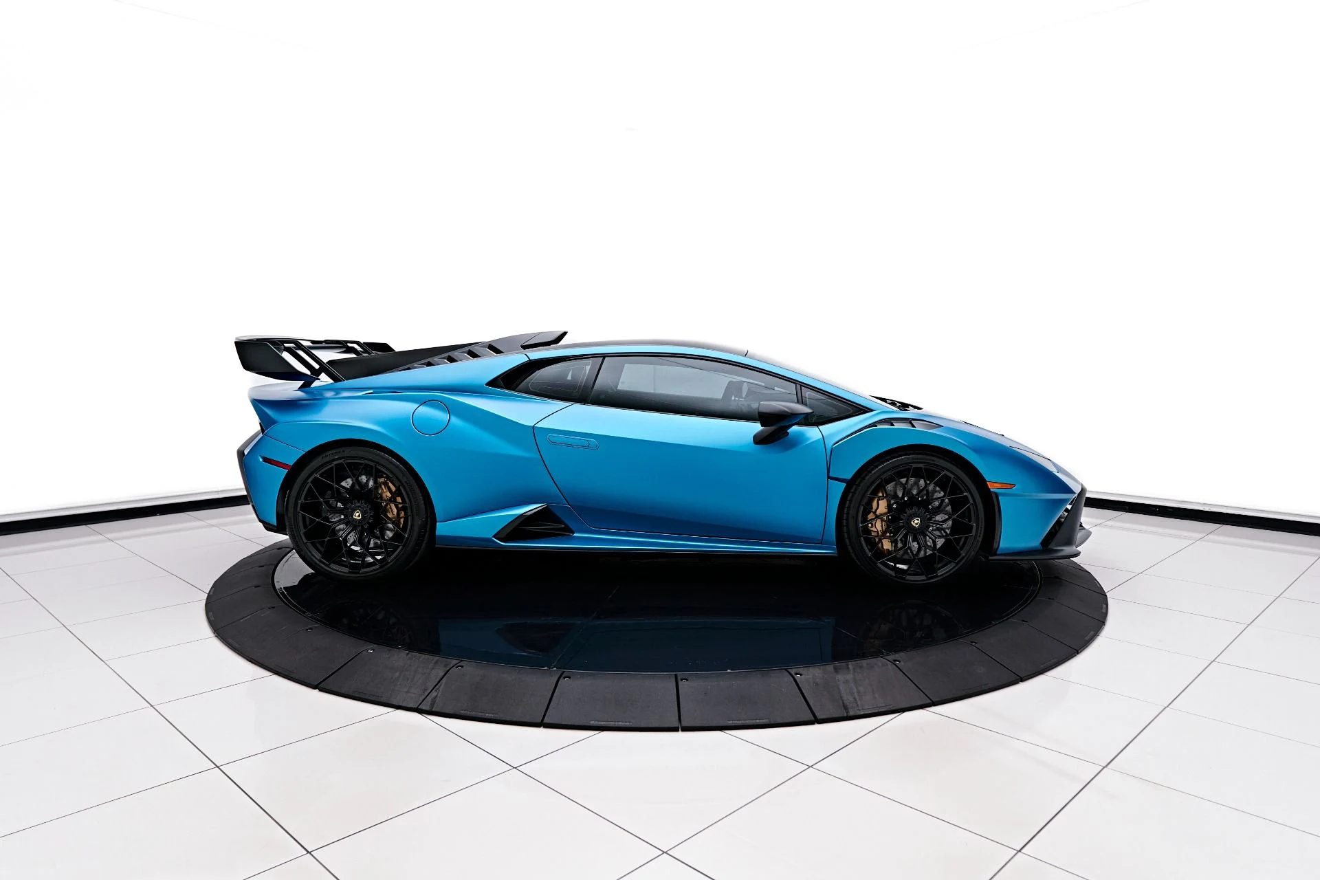 mph011_3419686799_Used_2022_Lamborghini_Huracan_STO_Base_1732754503_61c7d2a172