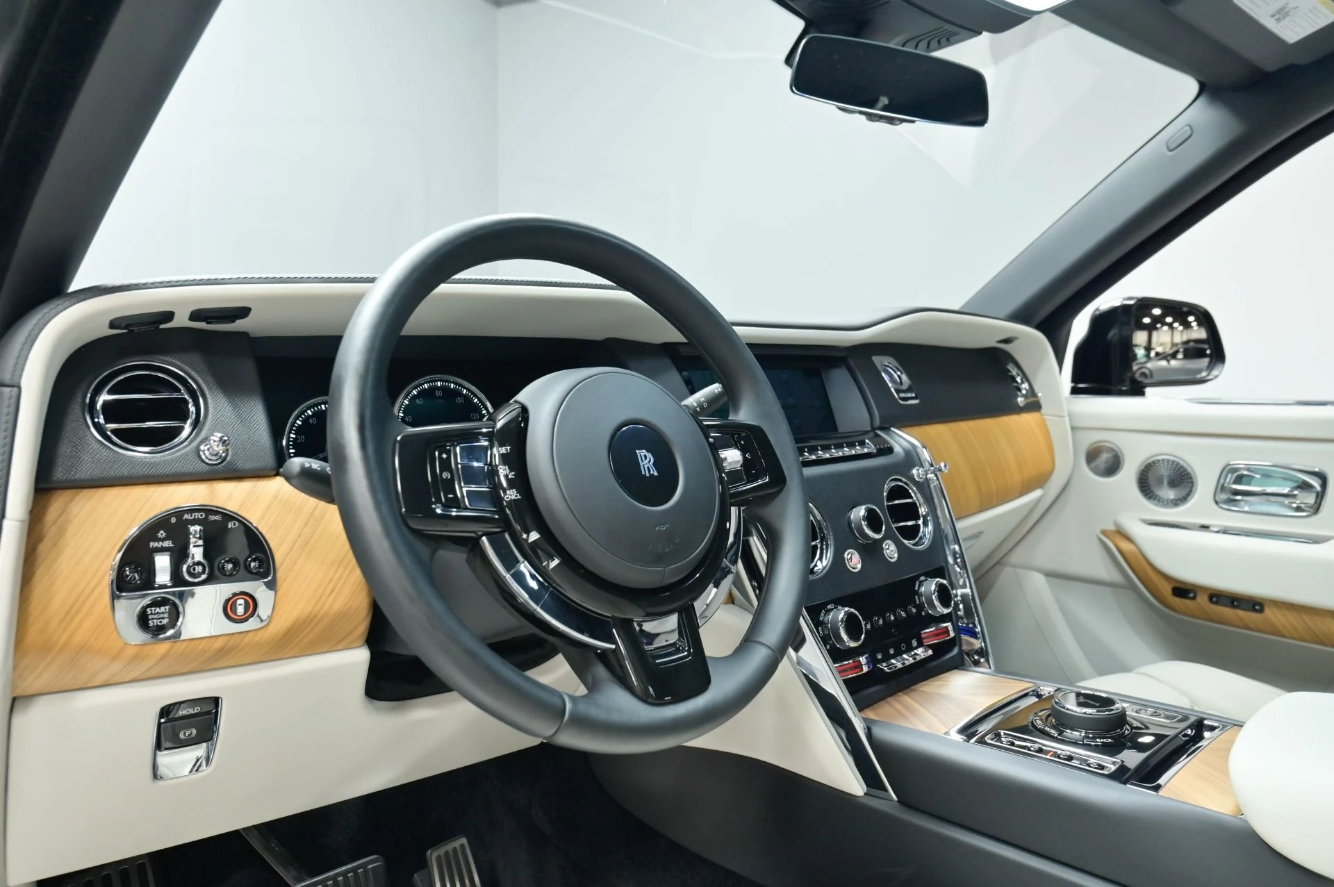 mph011_3422264145_Used_2023_Rolls_Royce_Cullinan_1782858114_c4e0d9292a