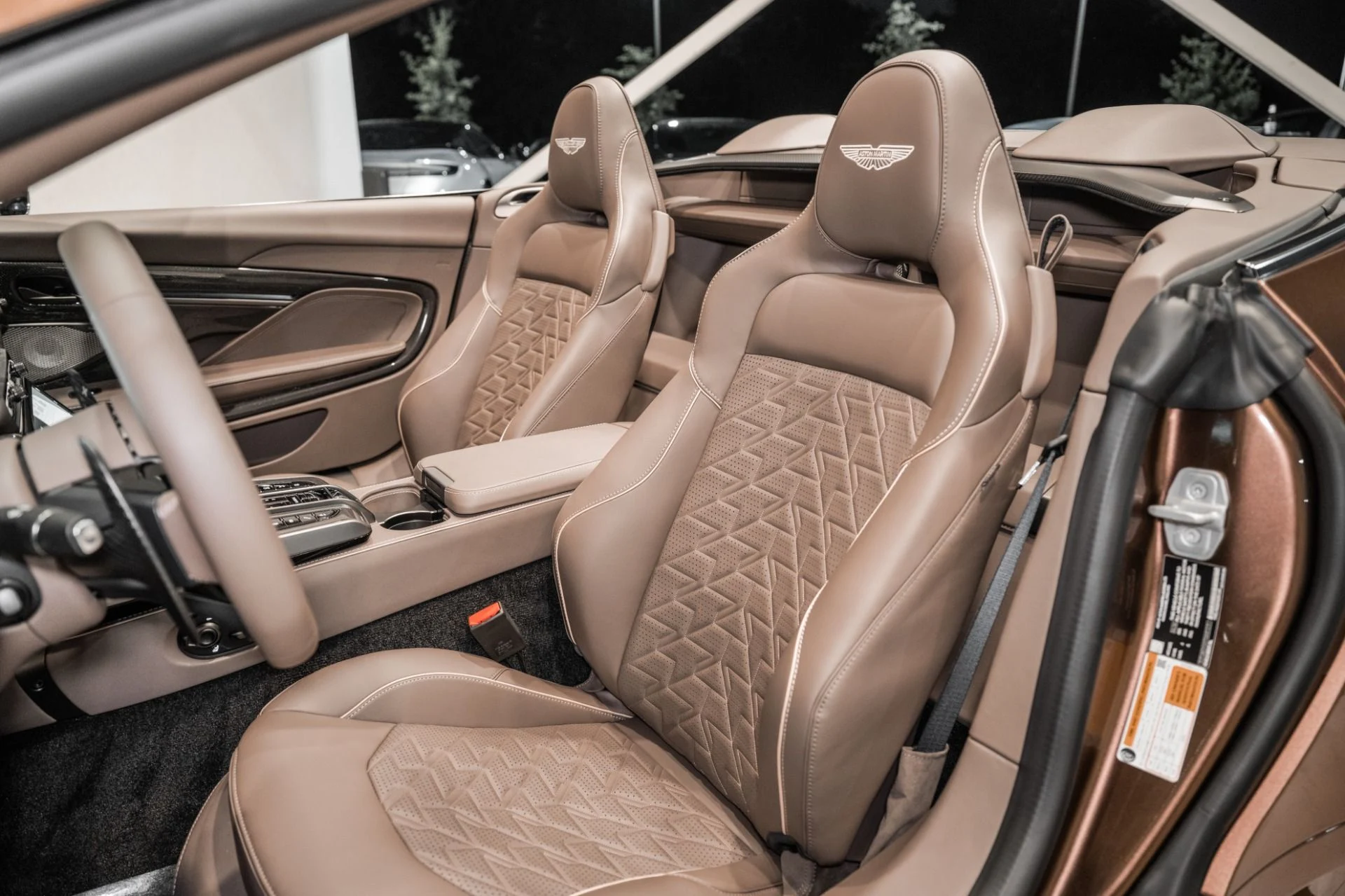 mph011_342349373_New_2026_Aston_Martin_Vanquish_Volante_1783526001_e6076b99fb