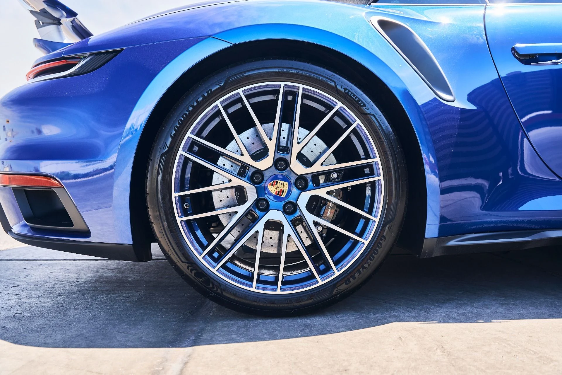 mph011_3427314710_Used_2025_Porsche_911_Turbo_S_1780446705_f8bf54362f